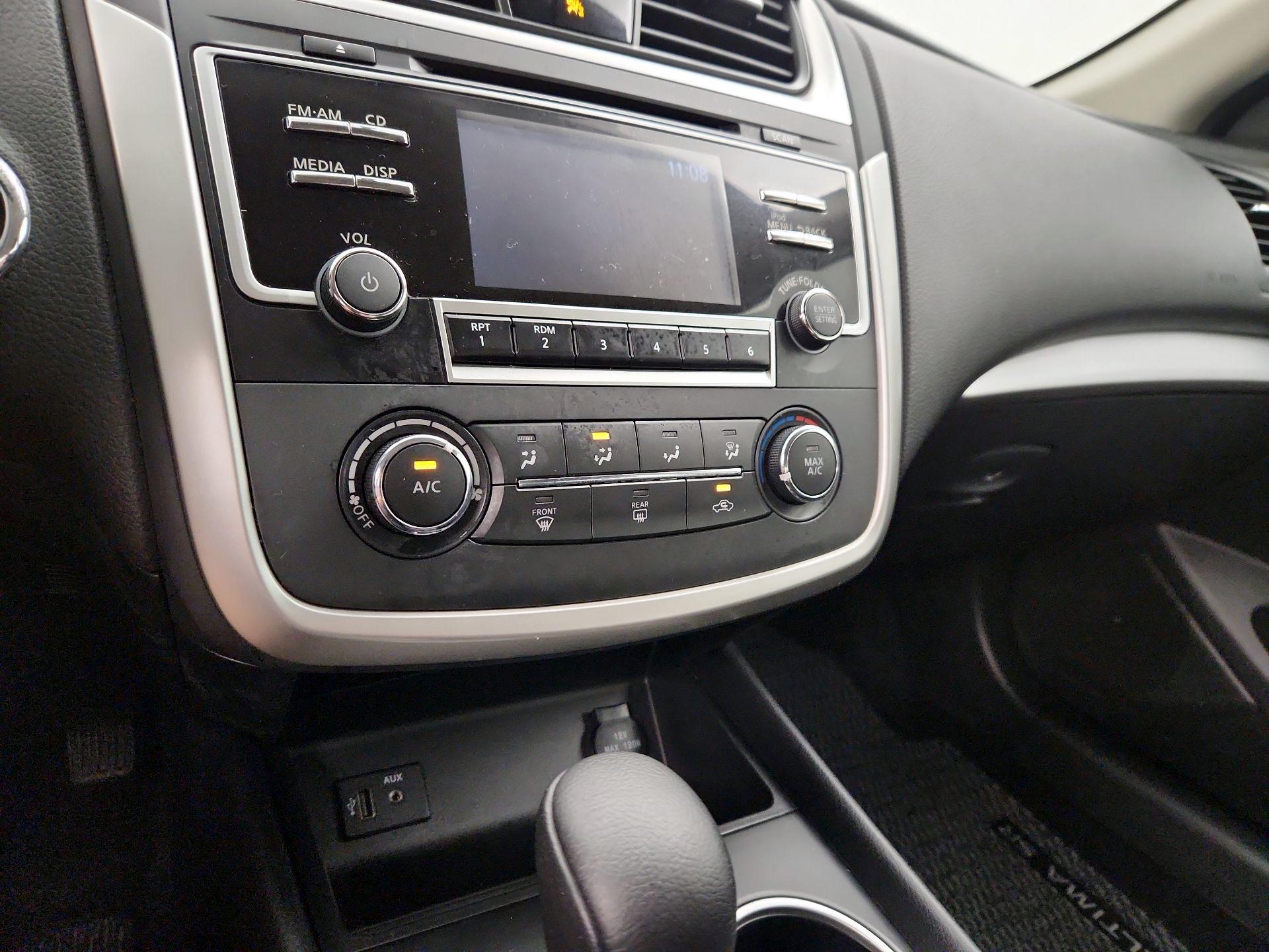 Thumbnail: 2017 Nissan Altima - 16