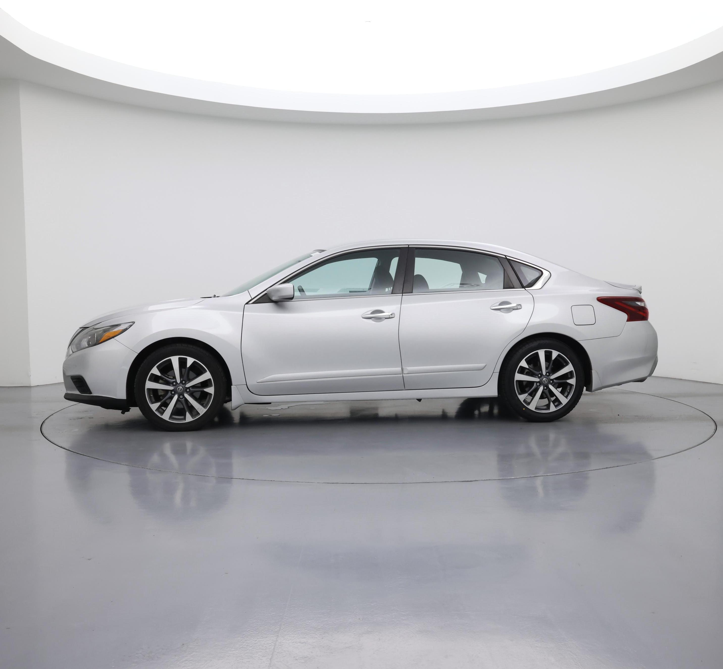 Thumbnail: 2017 Nissan Altima - 3