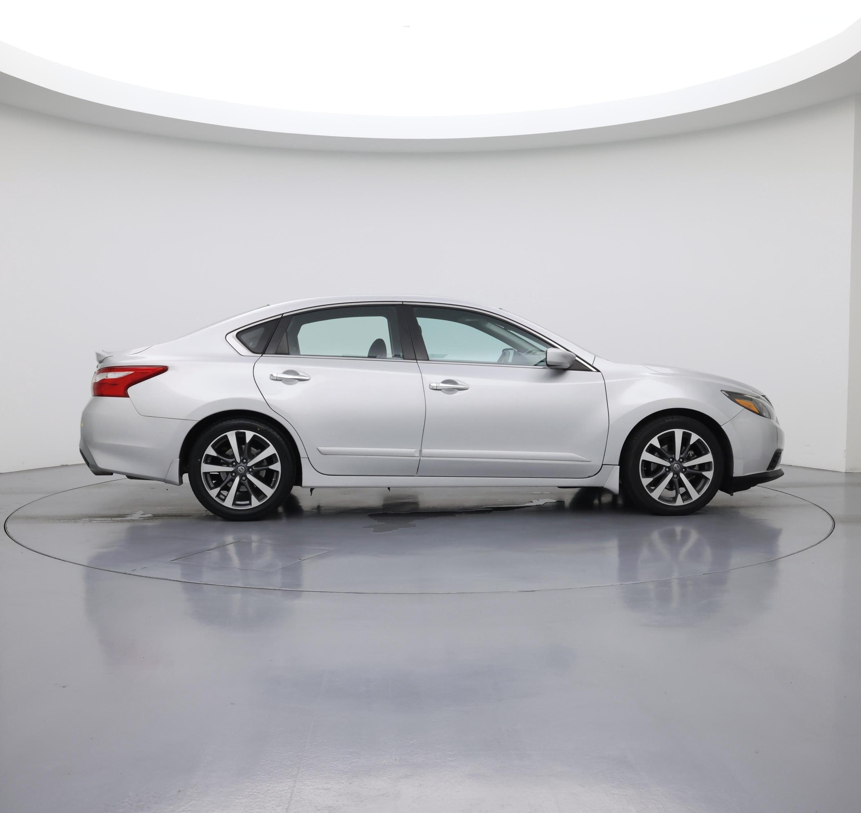 Thumbnail: 2017 Nissan Altima - 7
