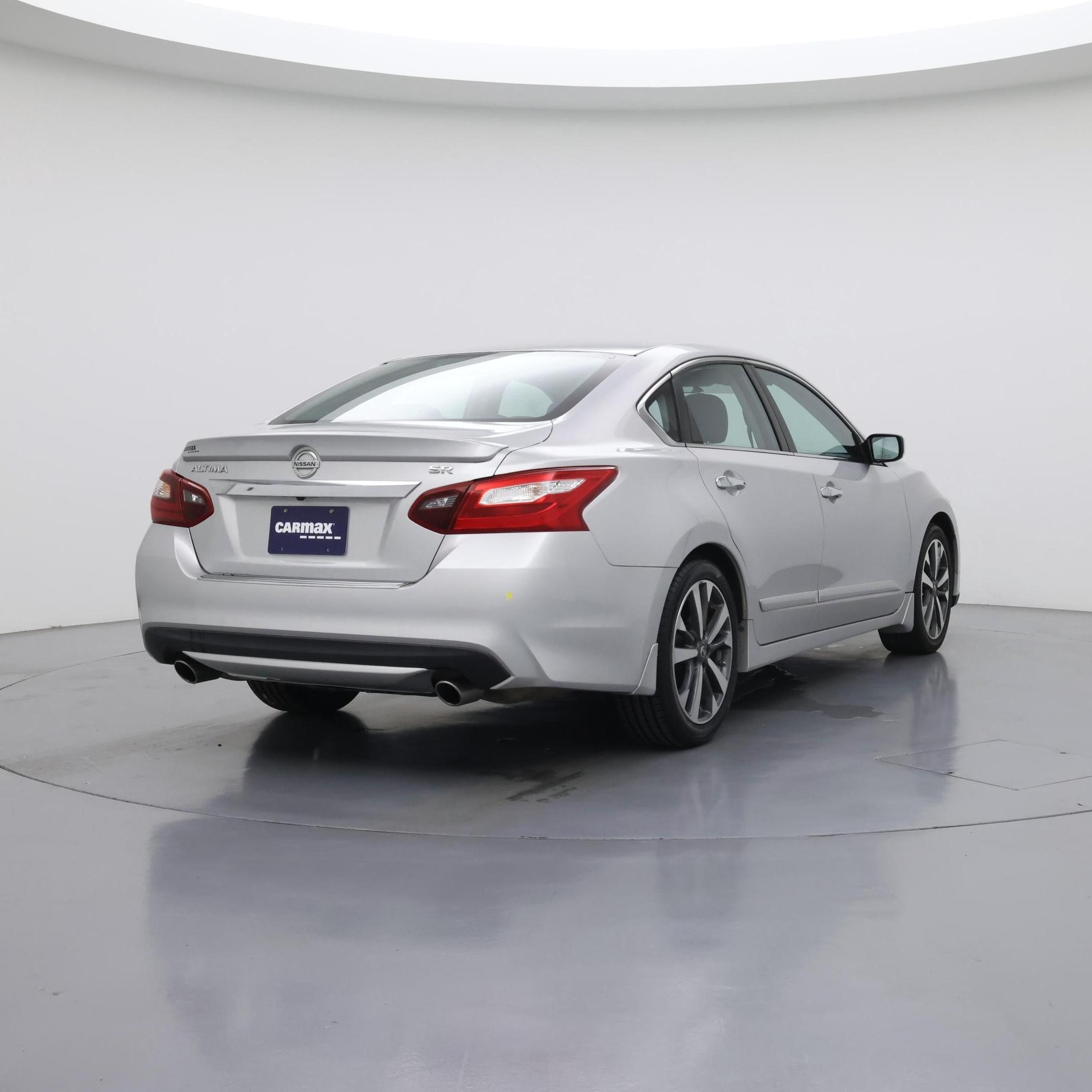 Thumbnail: 2017 Nissan Altima - 8