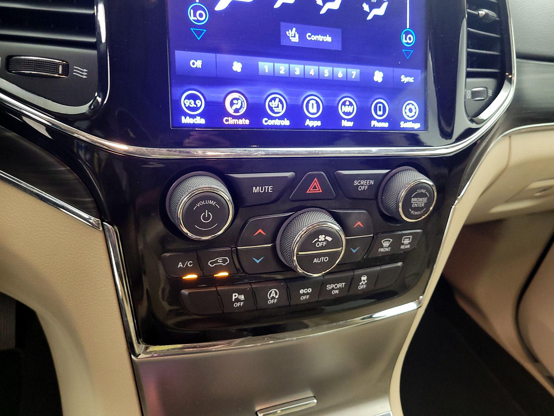 Thumbnail: 2021 Jeep Grand Cherokee - 14