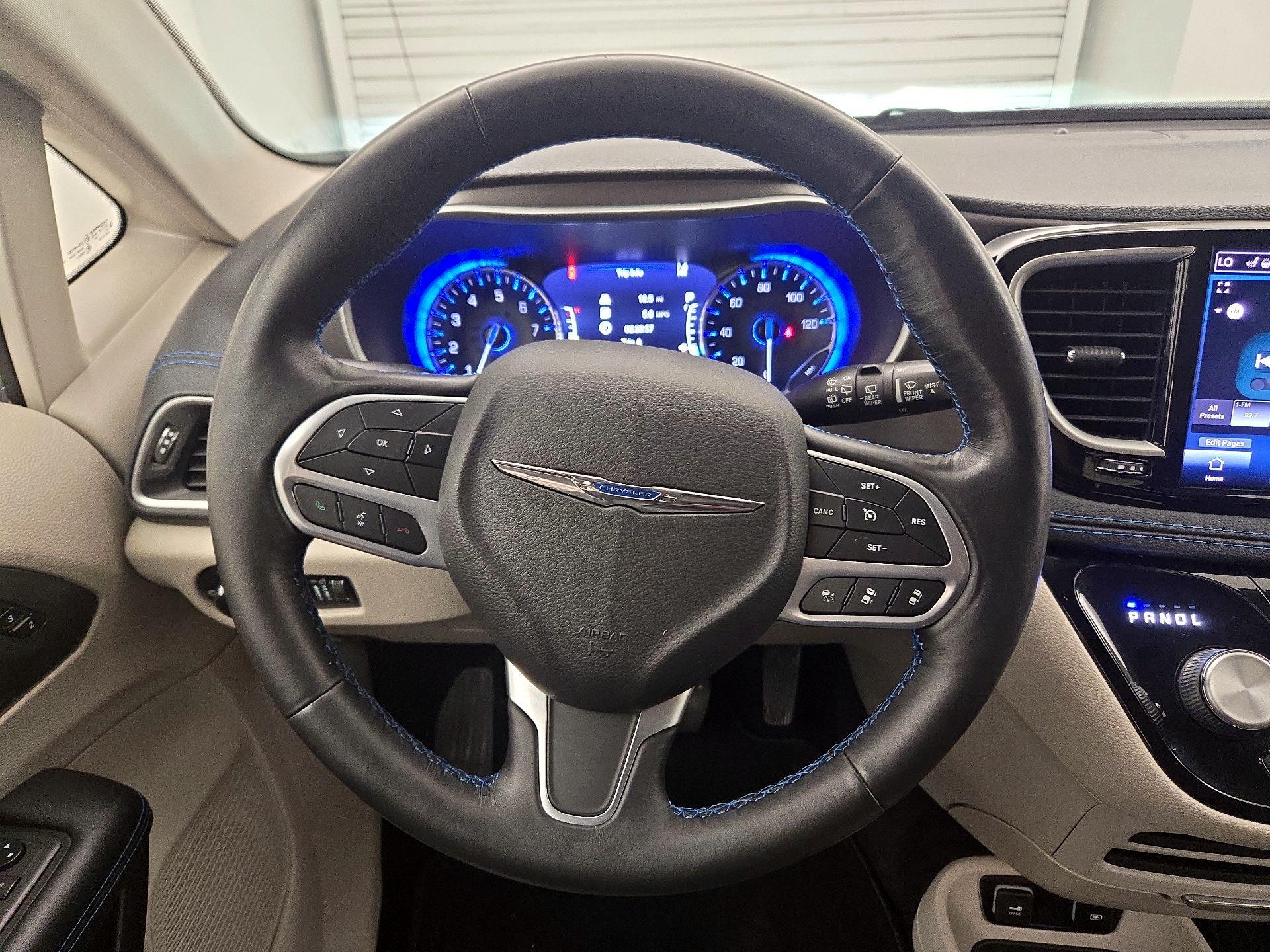 Thumbnail: 2021 Chrysler Pacifica - 10