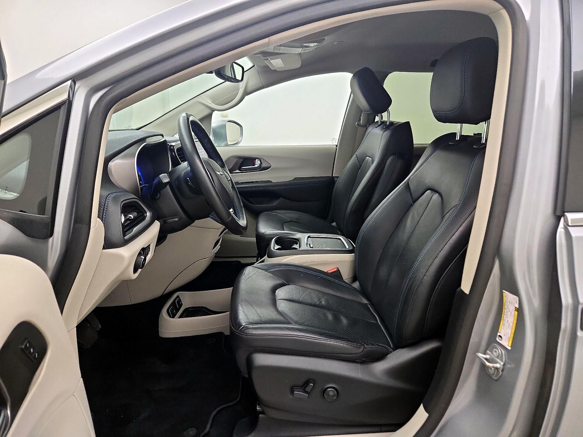 Thumbnail: 2021 Chrysler Pacifica - 11
