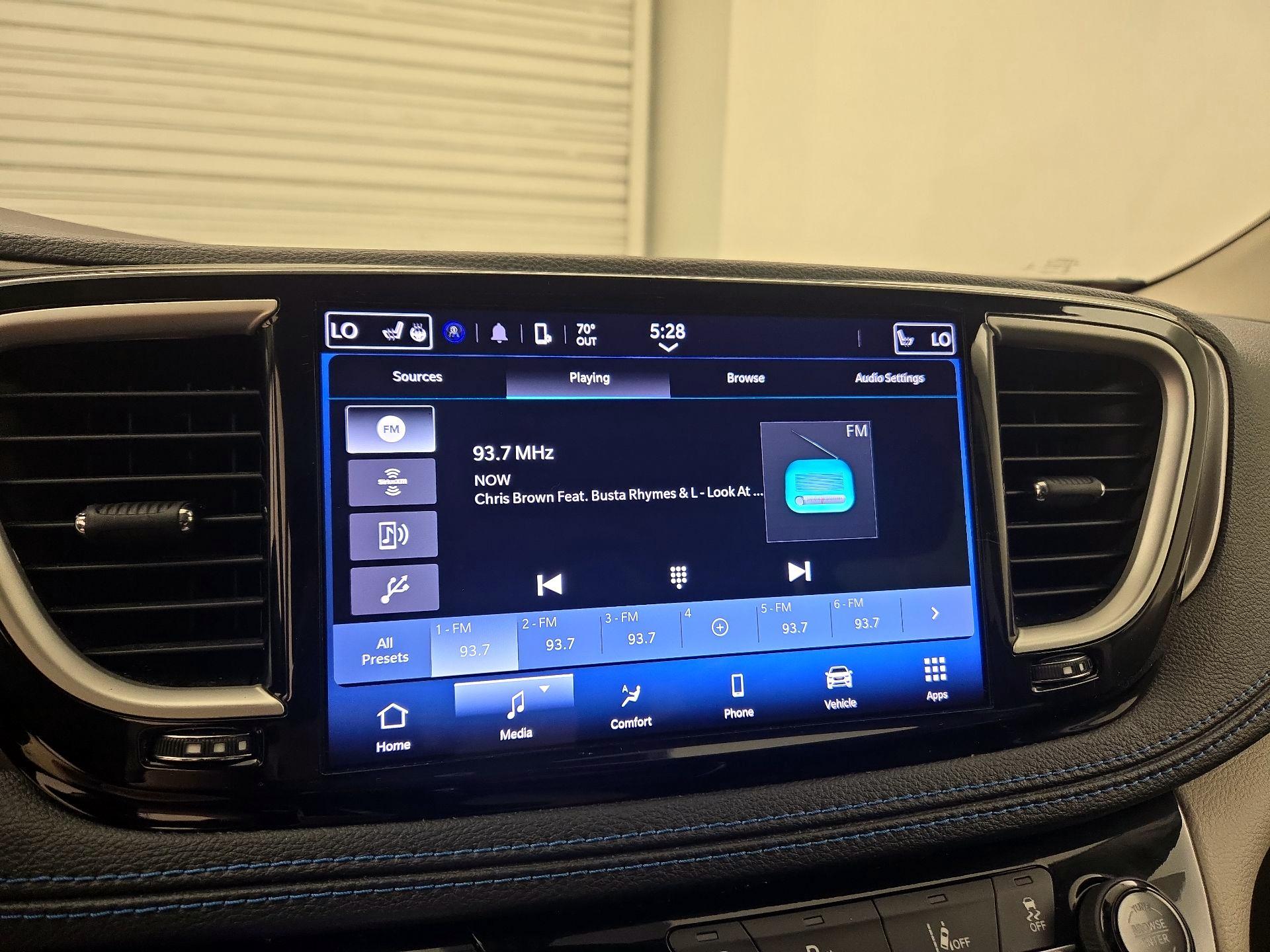 Thumbnail: 2021 Chrysler Pacifica - 15