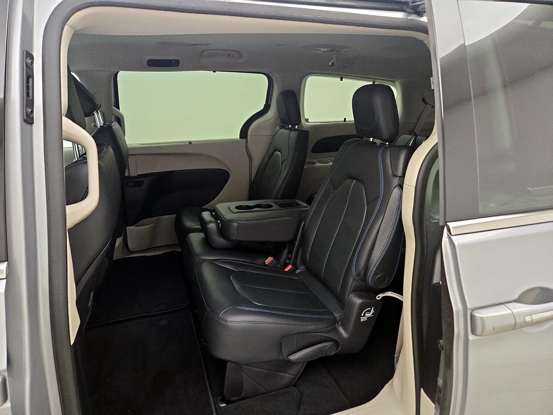 Thumbnail: 2021 Chrysler Pacifica - 19