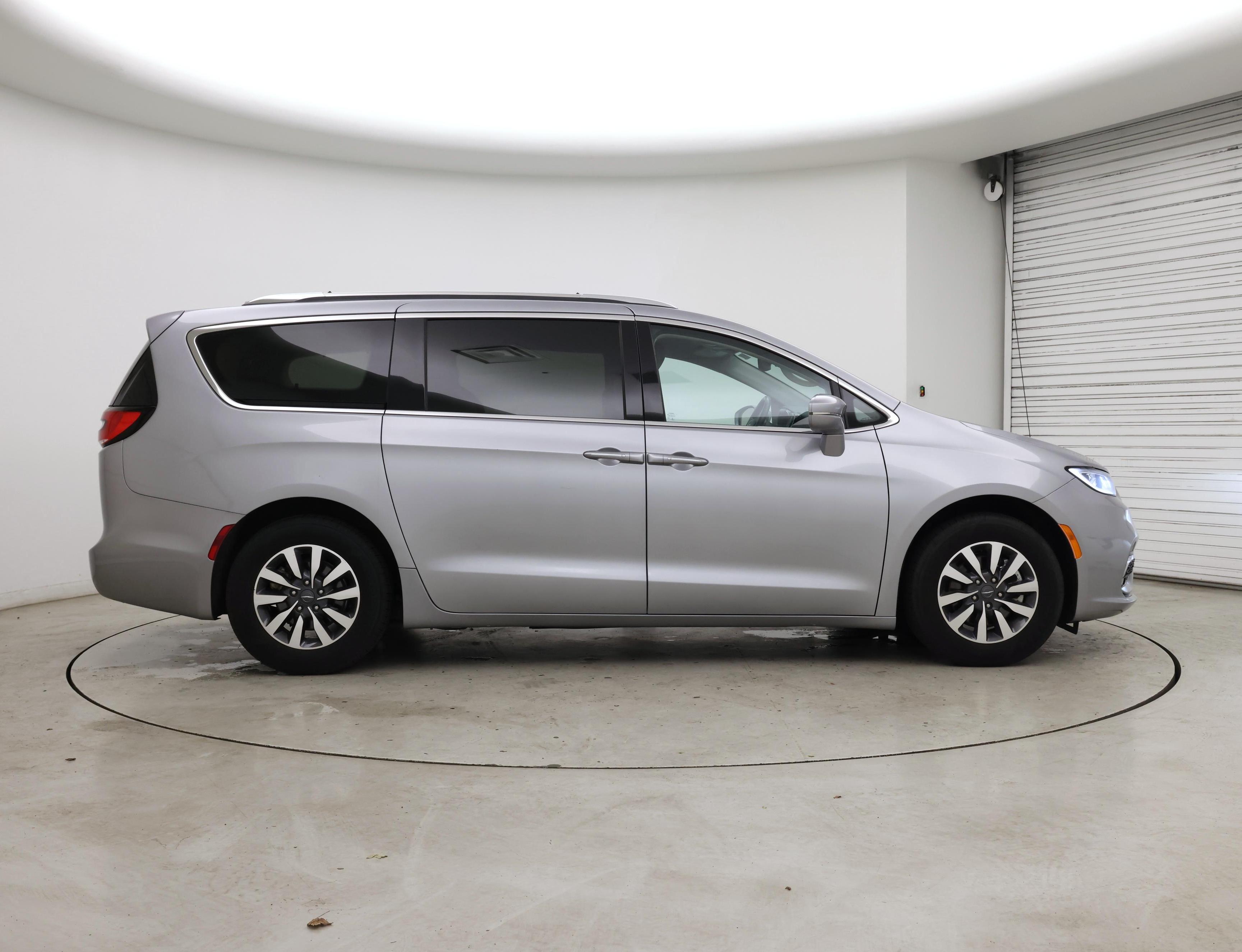Thumbnail: 2021 Chrysler Pacifica - 7
