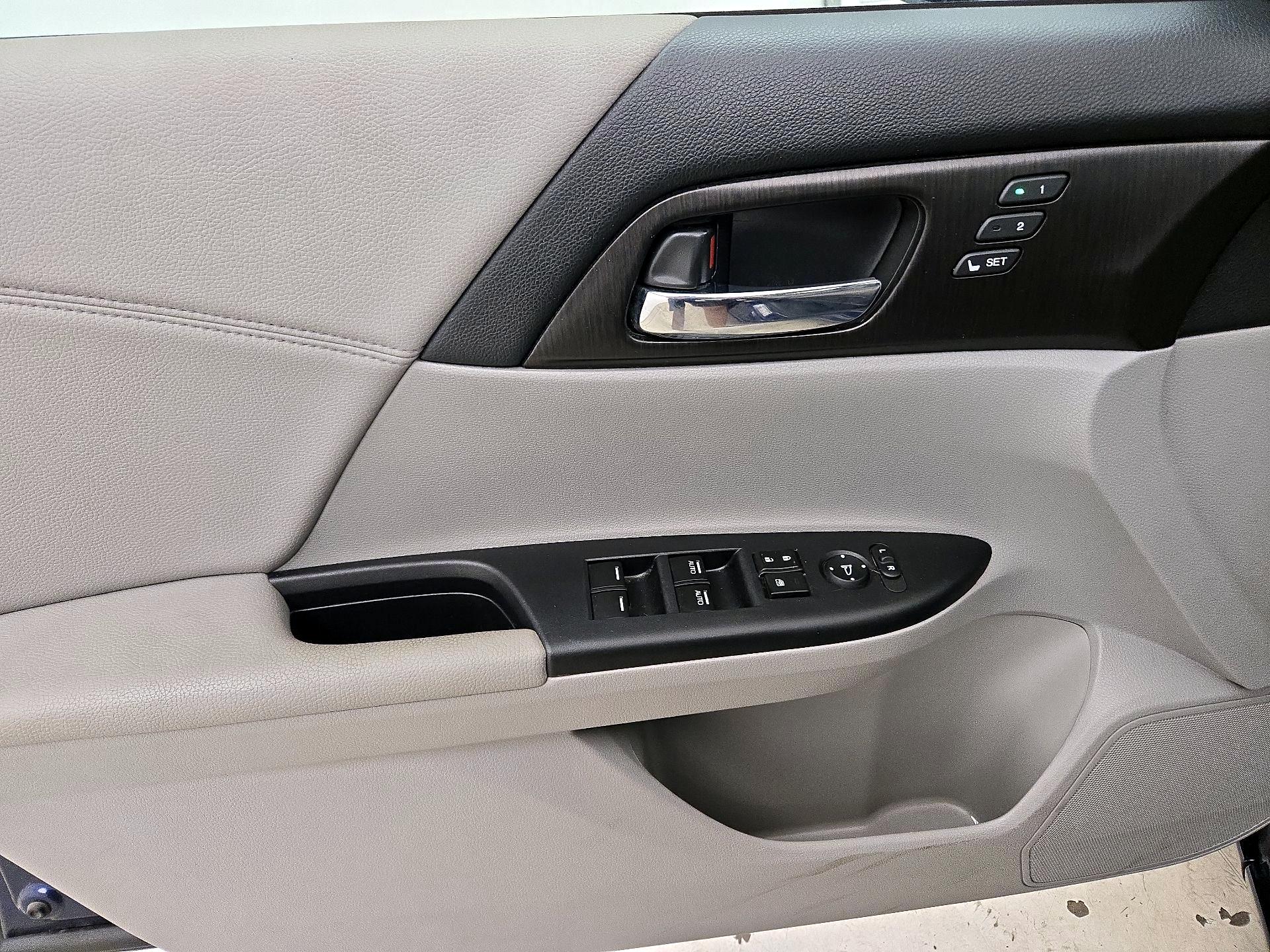 Thumbnail: 2015 Honda Accord - 12