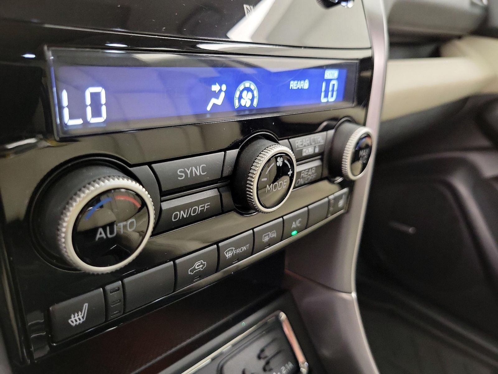 2022 Subaru Ascent Limited - Photo 18