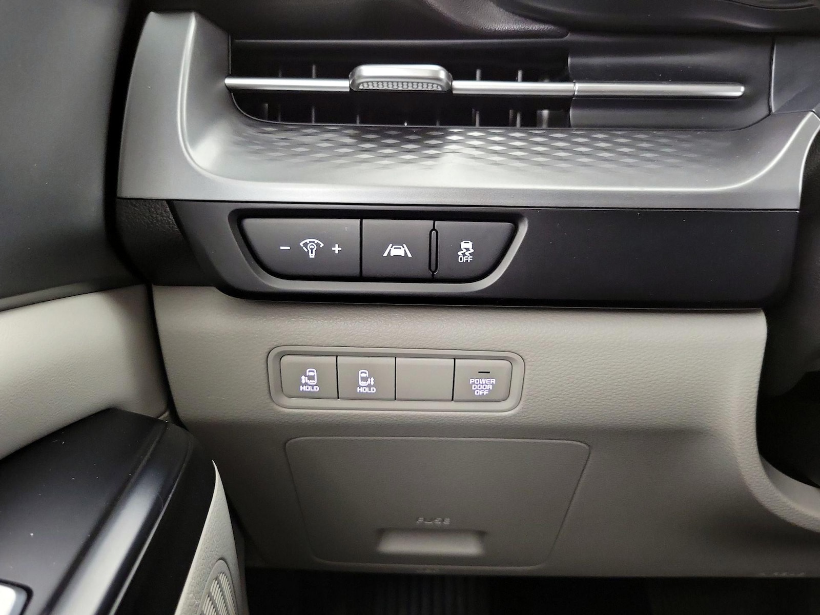2022 Kia Carnival LX Seat Pkg - Photo 14