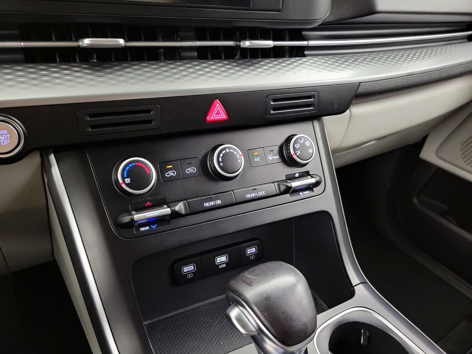 2022 Kia Carnival LX Seat Pkg - Photo 17
