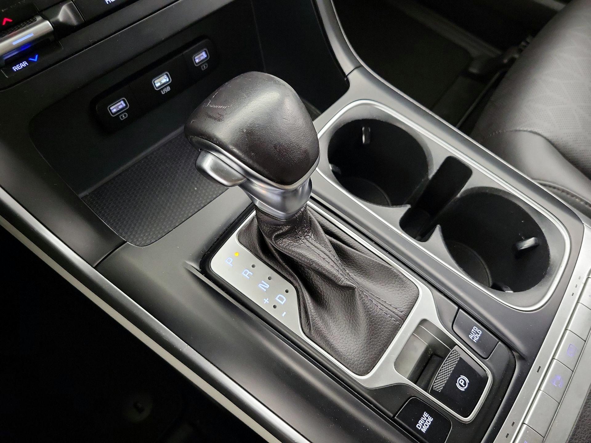 Thumbnail: 2022 Kia Carnival - 17