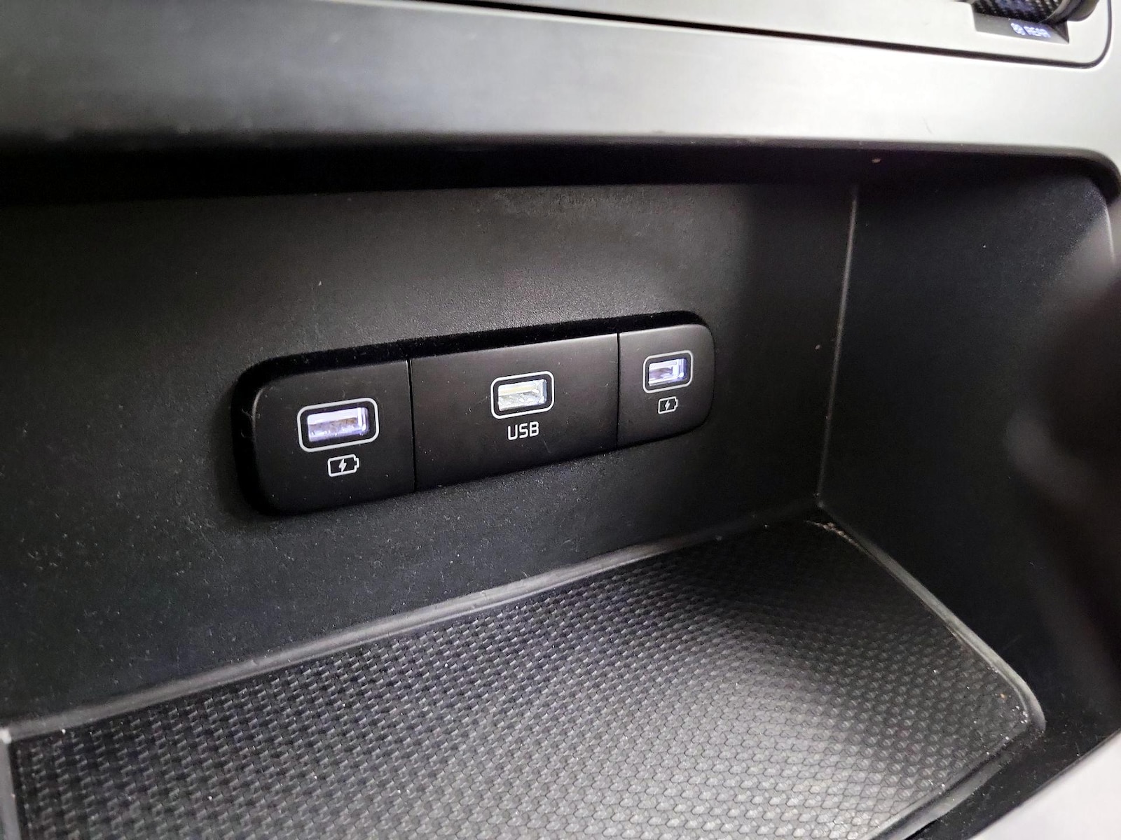 2022 Kia Carnival LX Seat Pkg - Photo 19