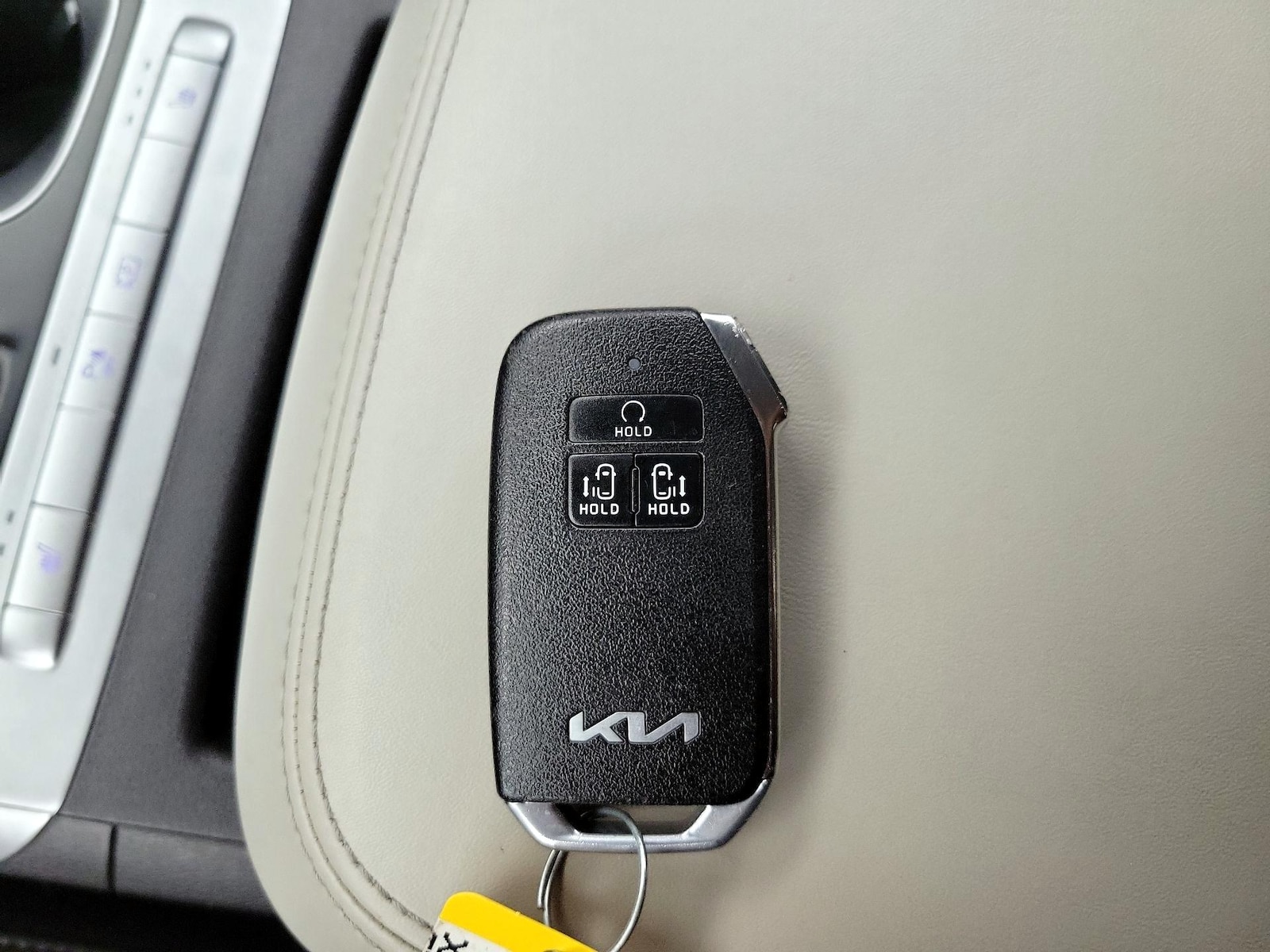 2022 Kia Carnival LX Seat Pkg - Photo 25