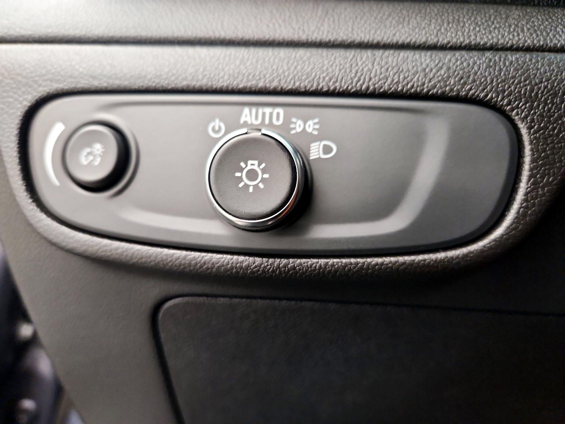 Thumbnail: 2022 Chevrolet Bolt EV - 13