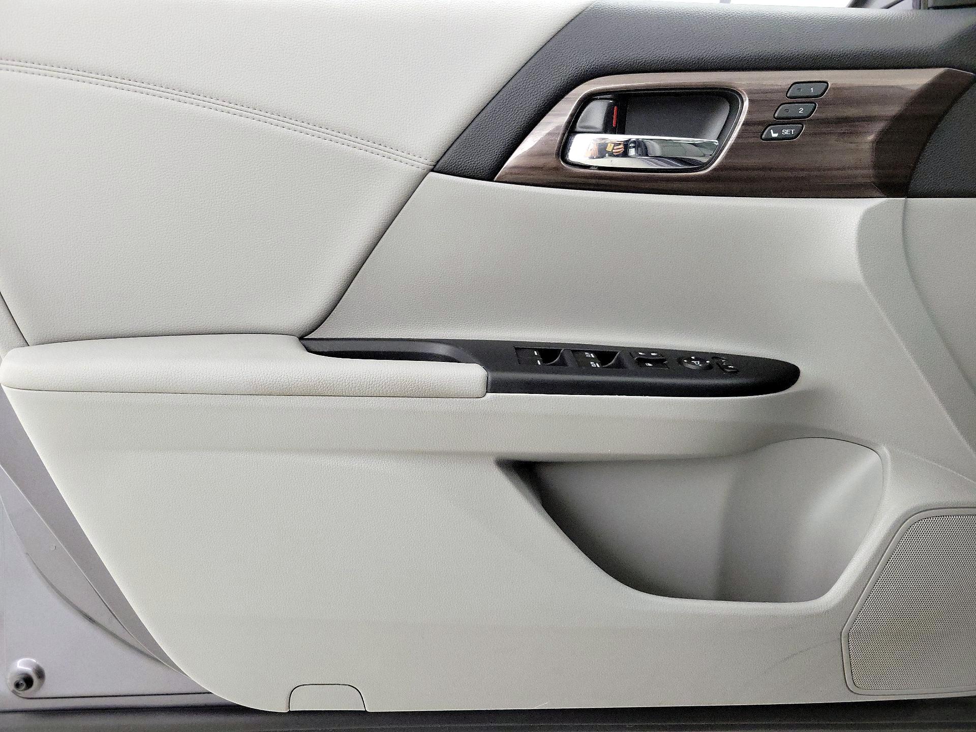 Thumbnail: 2017 Honda Accord - 12