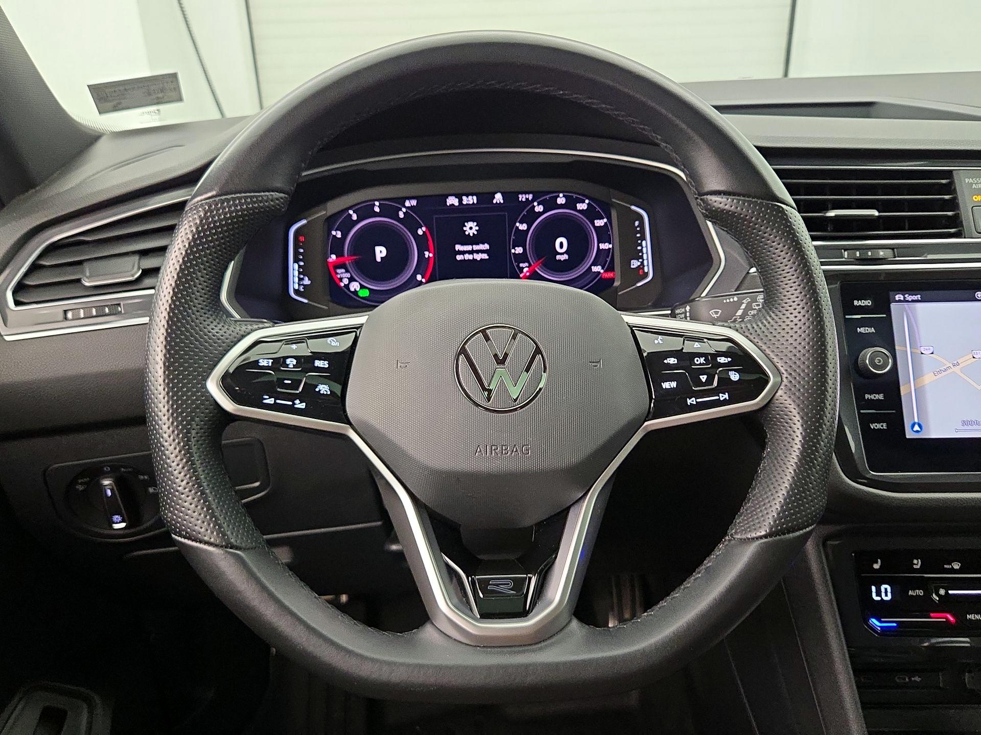 Thumbnail: 2022 Volkswagen Tiguan - 10