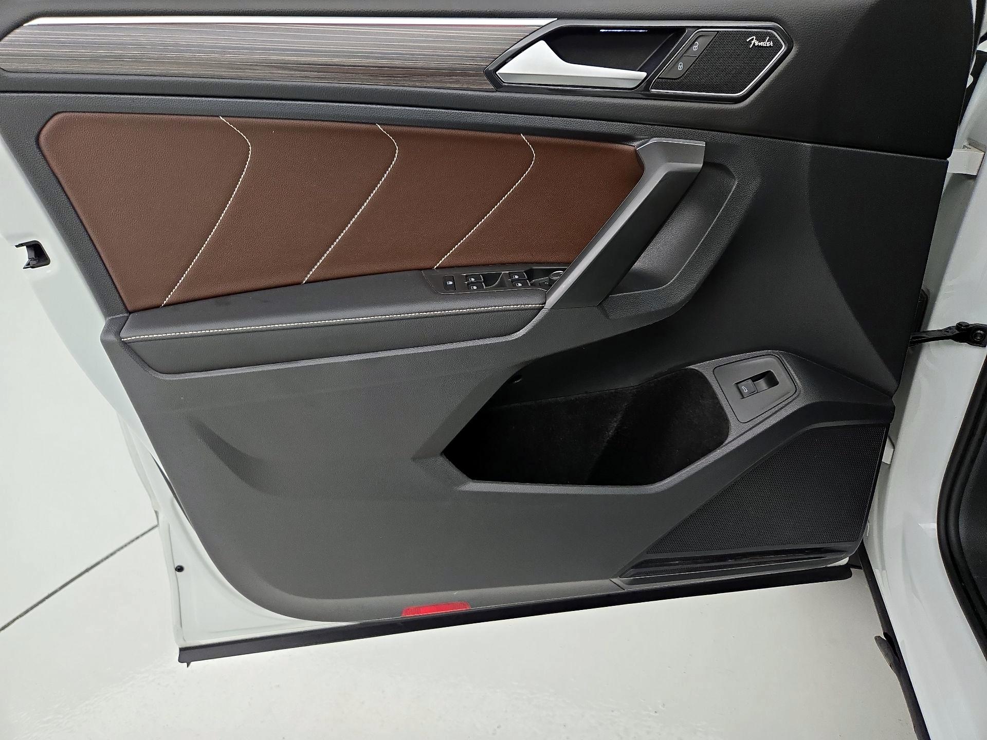 Thumbnail: 2022 Volkswagen Tiguan - 12