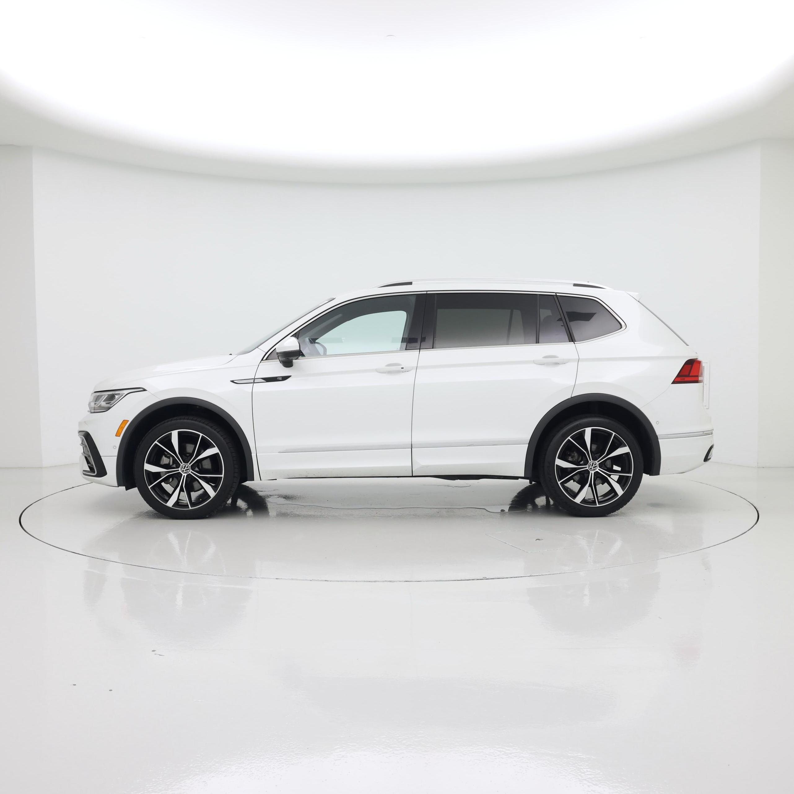 Thumbnail: 2022 Volkswagen Tiguan - 3