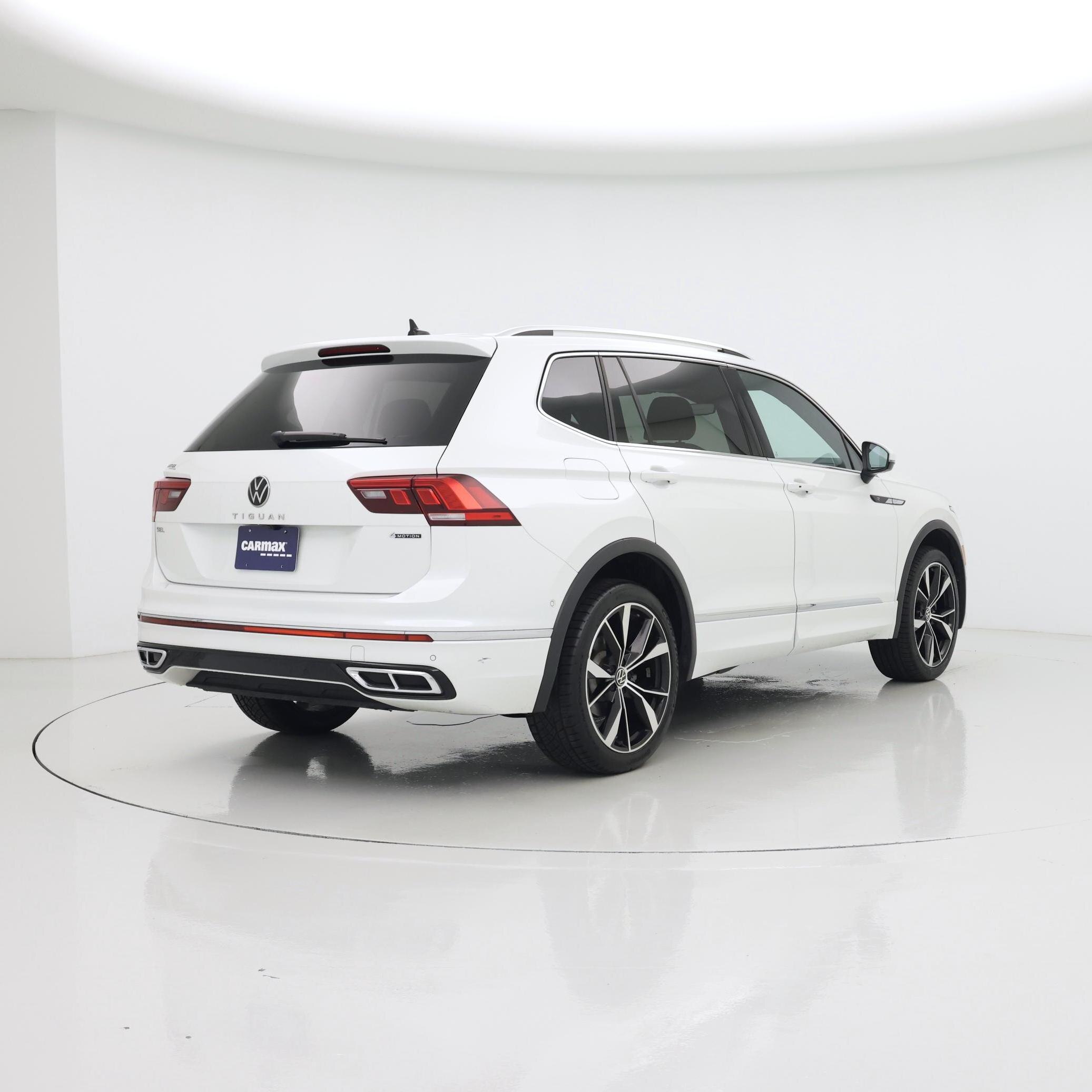 Thumbnail: 2022 Volkswagen Tiguan - 8