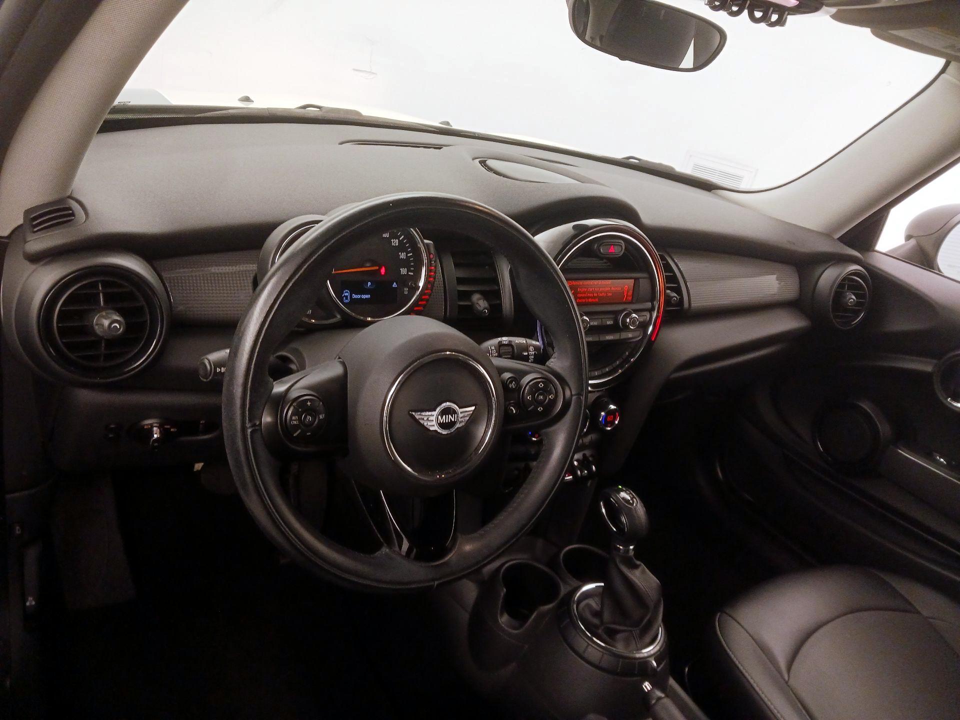 Thumbnail: 2016 MINI Cooper Hardtop - 9