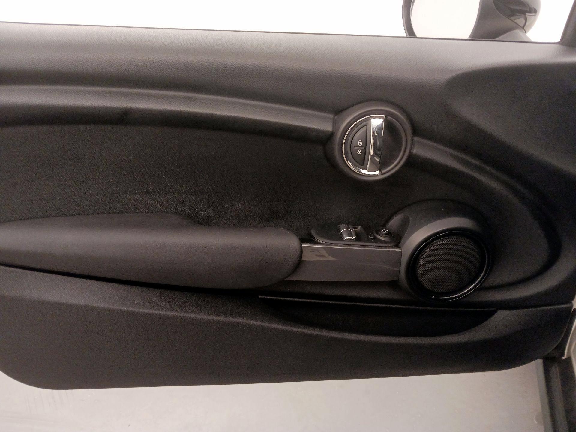Thumbnail: 2016 MINI Cooper Hardtop - 12
