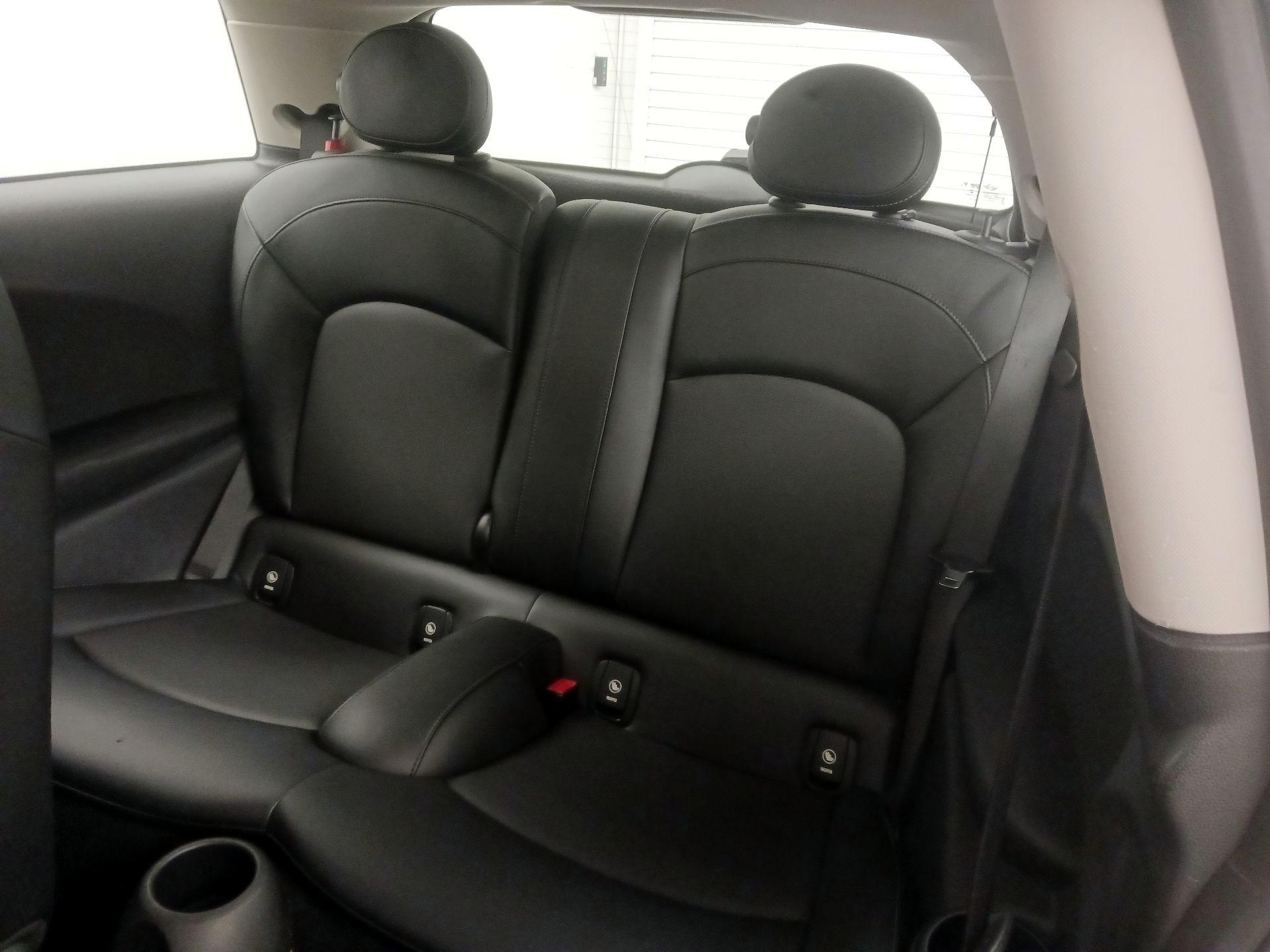 Thumbnail: 2016 MINI Cooper Hardtop - 18