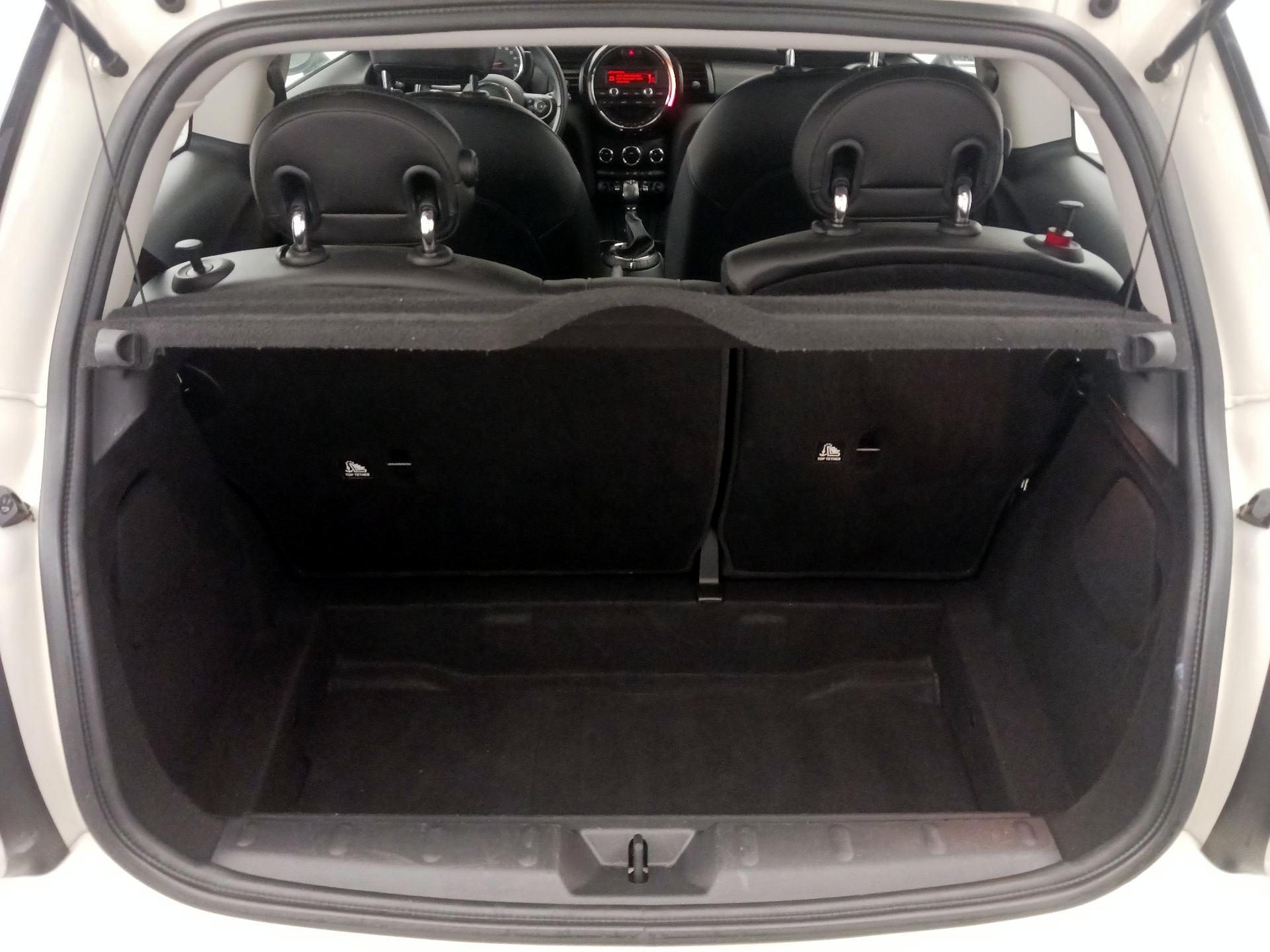Thumbnail: 2016 MINI Cooper Hardtop - 19