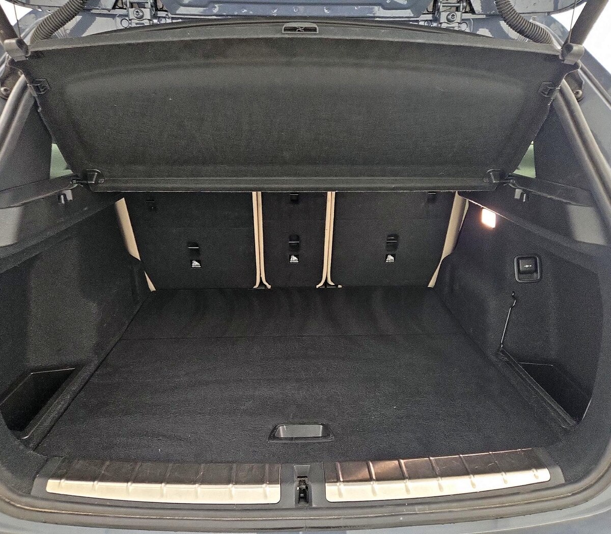 Trunk/Cargo (Seats Up)