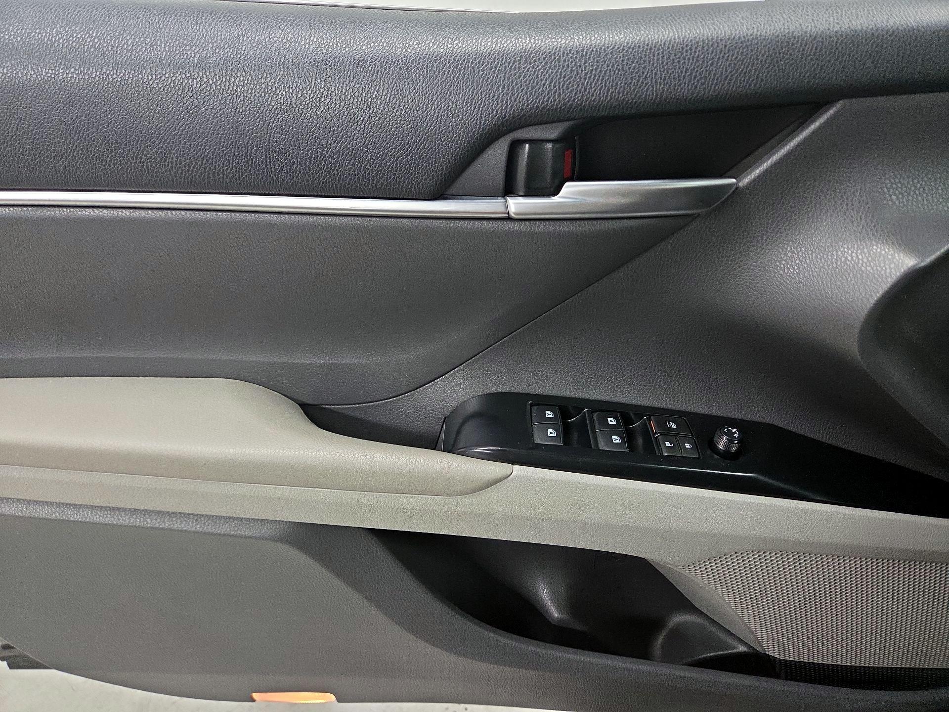 Thumbnail: 2019 Toyota Camry - 12