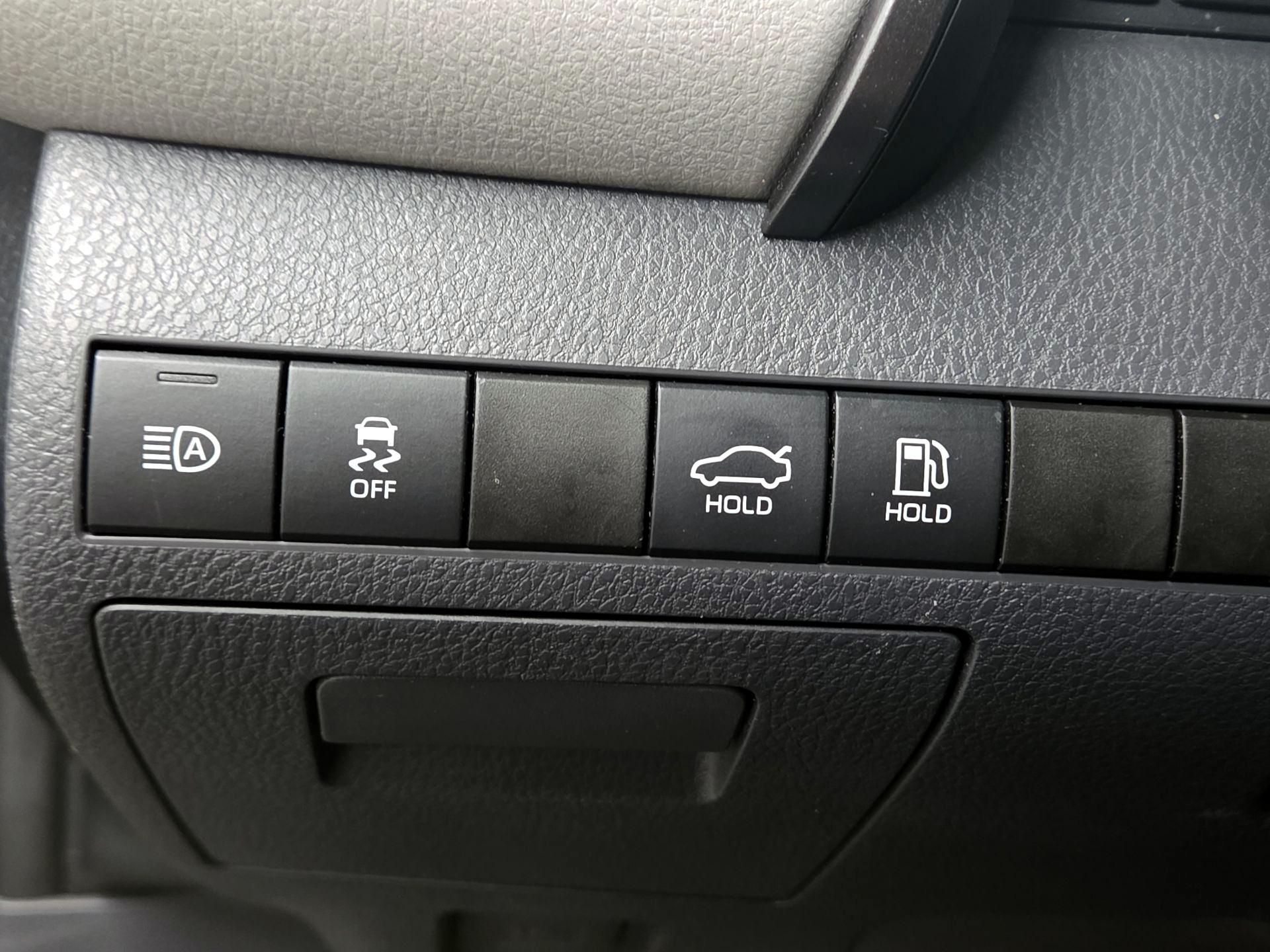 Thumbnail: 2019 Toyota Camry - 13