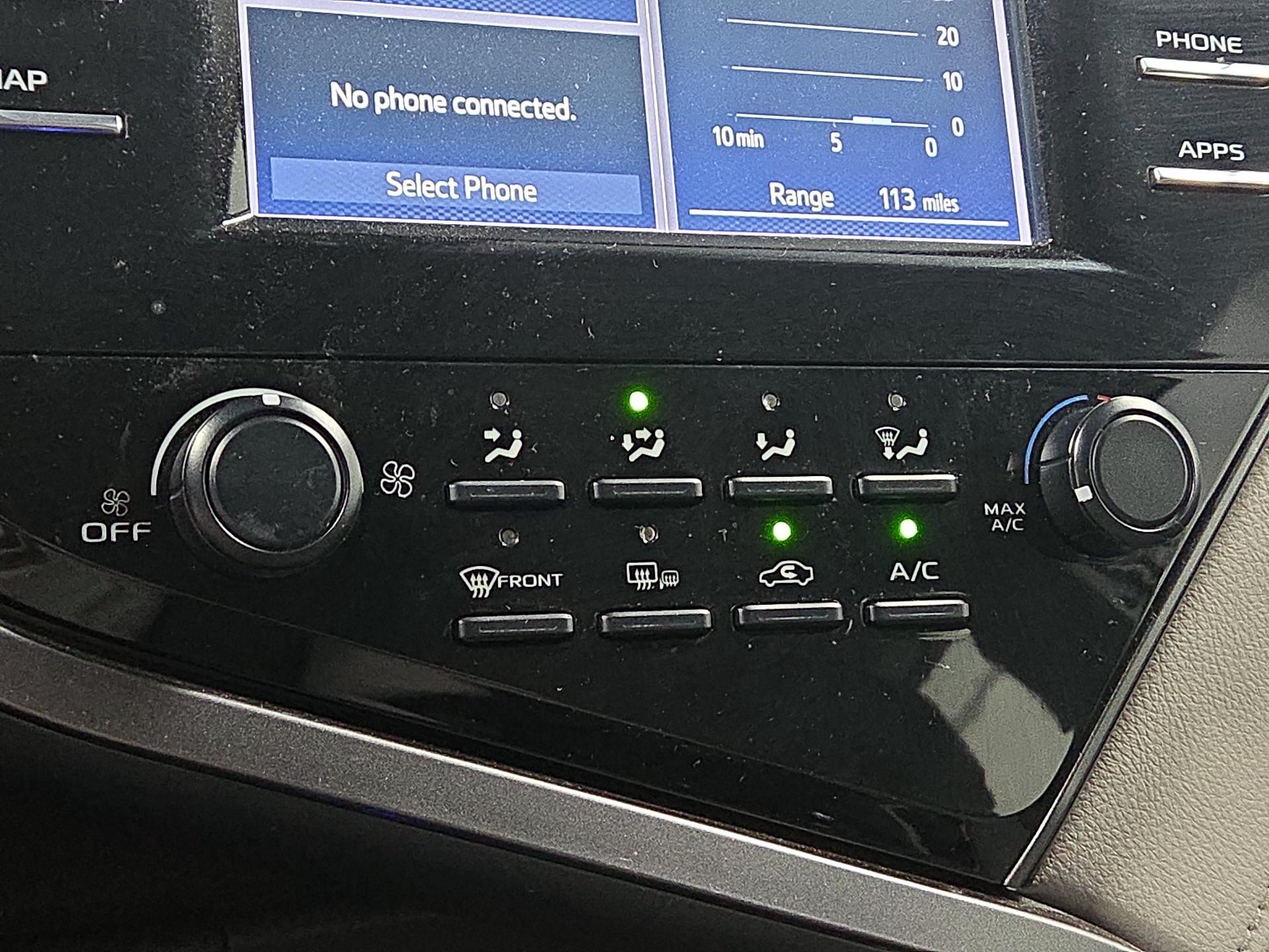 Thumbnail: 2019 Toyota Camry - 16