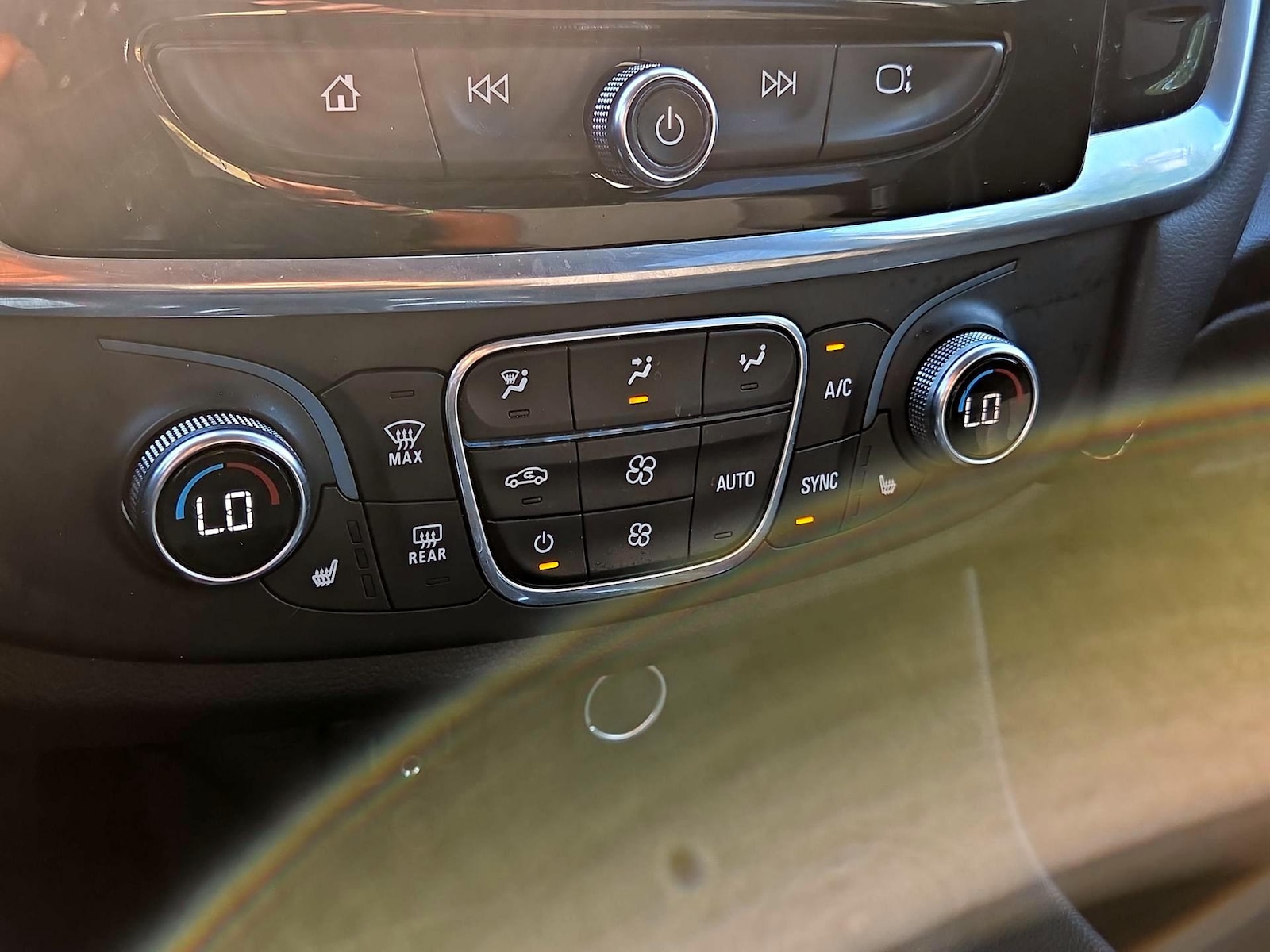 2019 Chevrolet Traverse 1LT - Photo 17