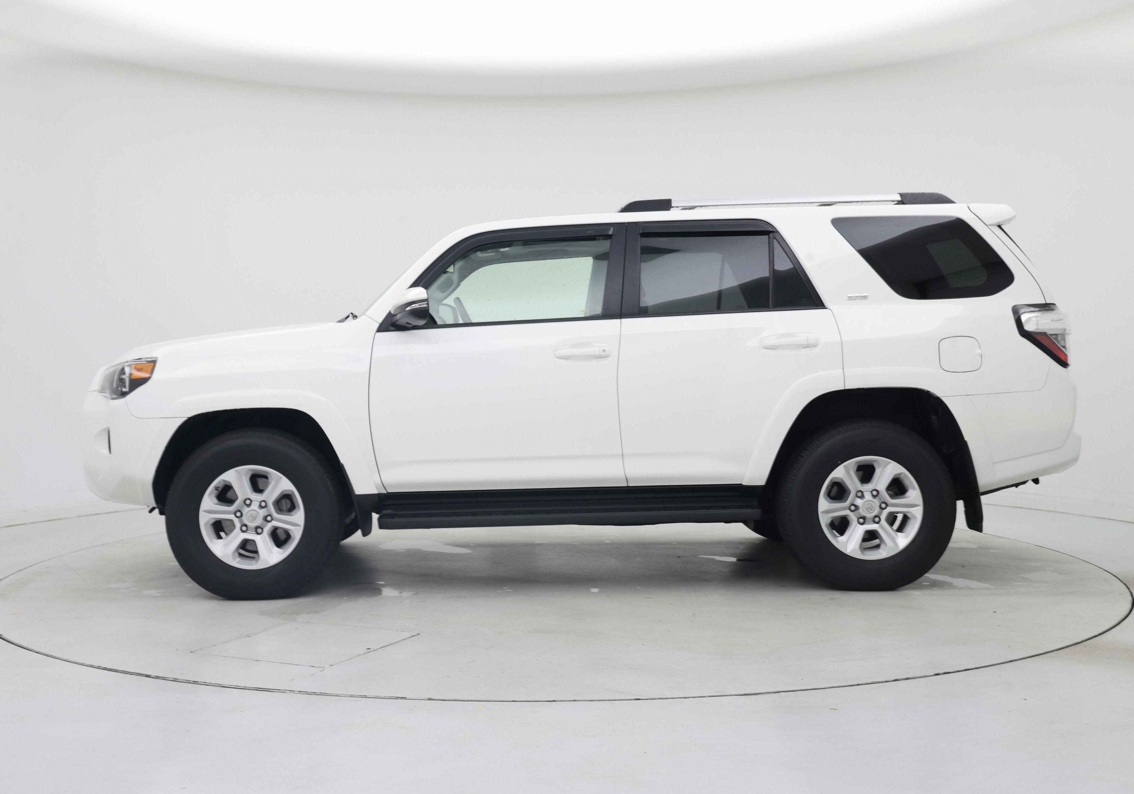 Thumbnail: 2019 Toyota 4Runner - 3