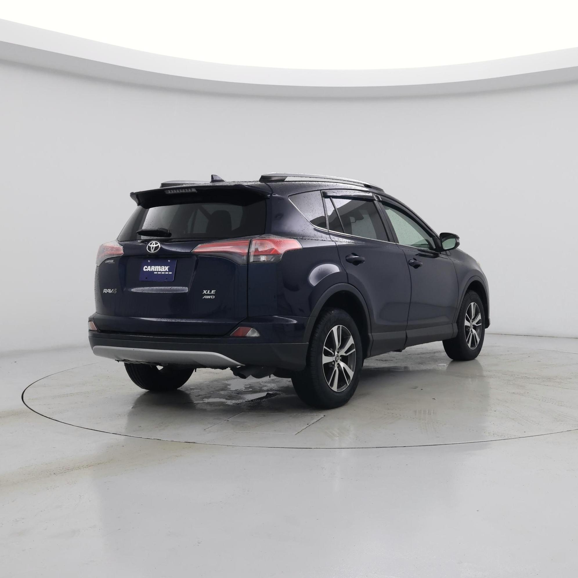 Thumbnail: 2018 Toyota RAV4 - 8