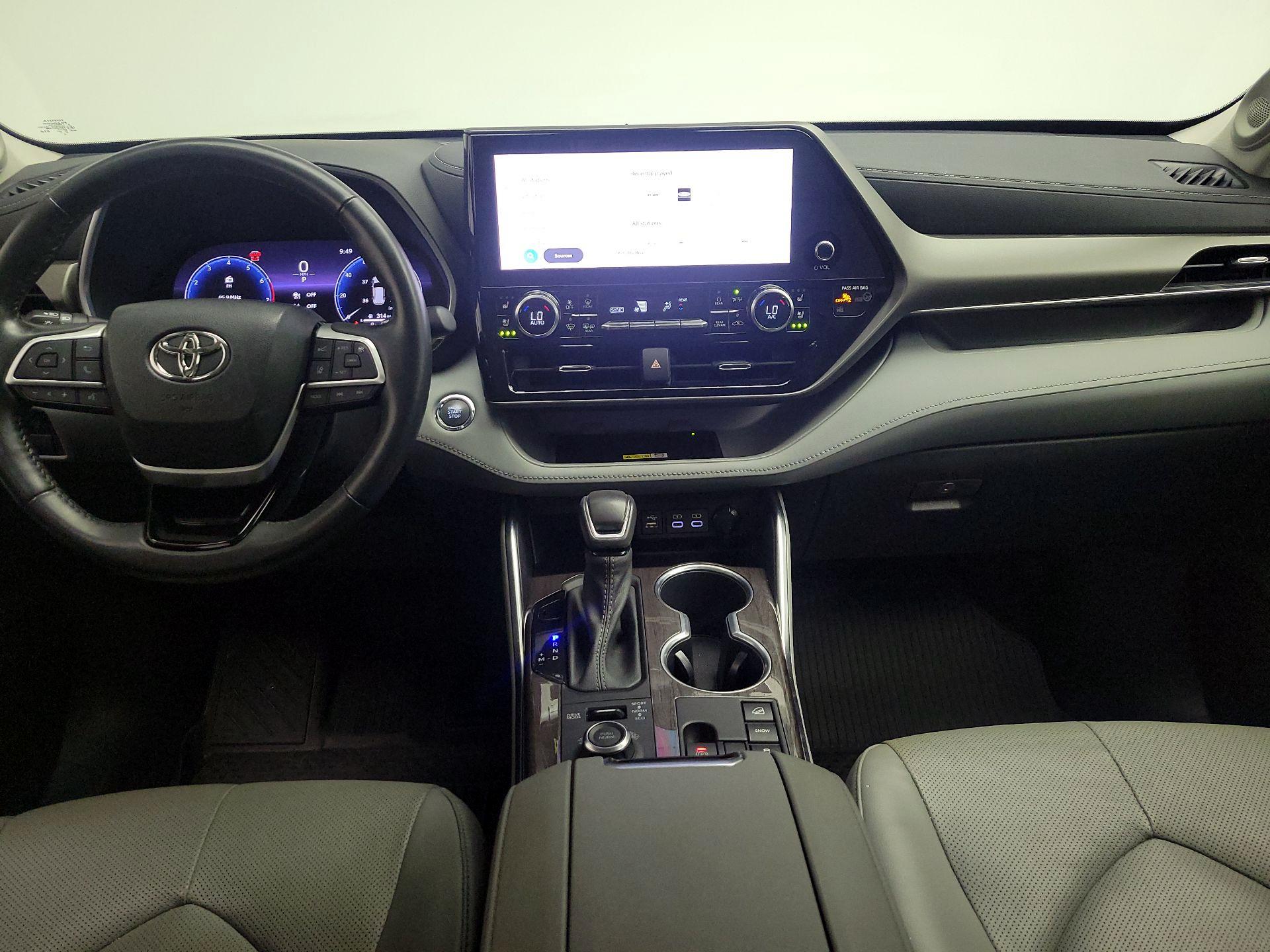 Thumbnail: 2023 Toyota Highlander - 9