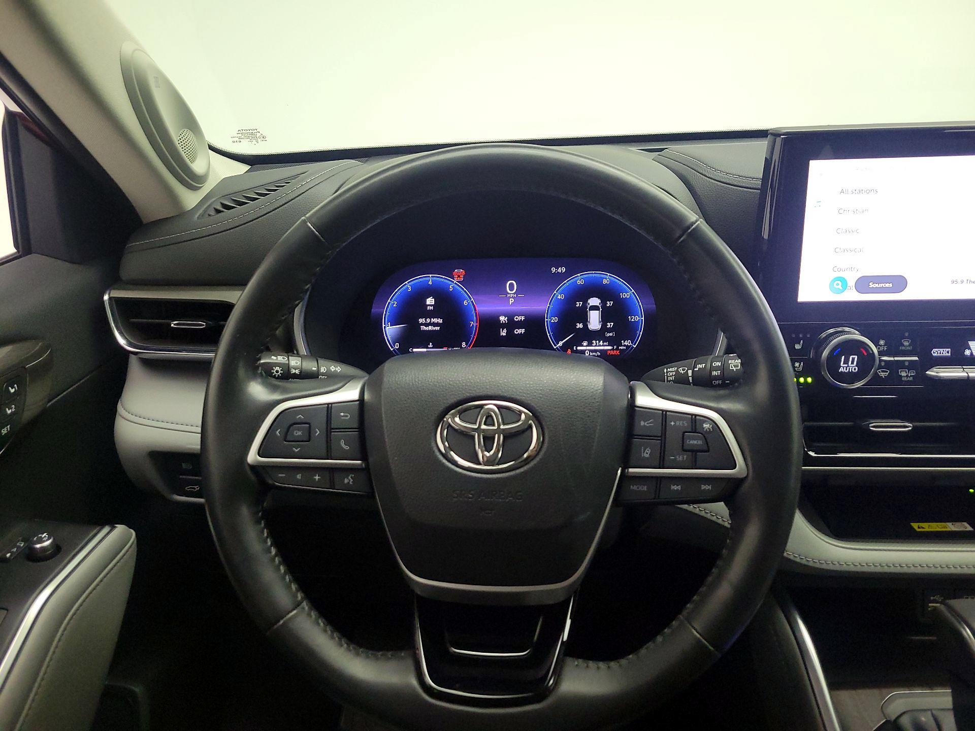 Thumbnail: 2023 Toyota Highlander - 10