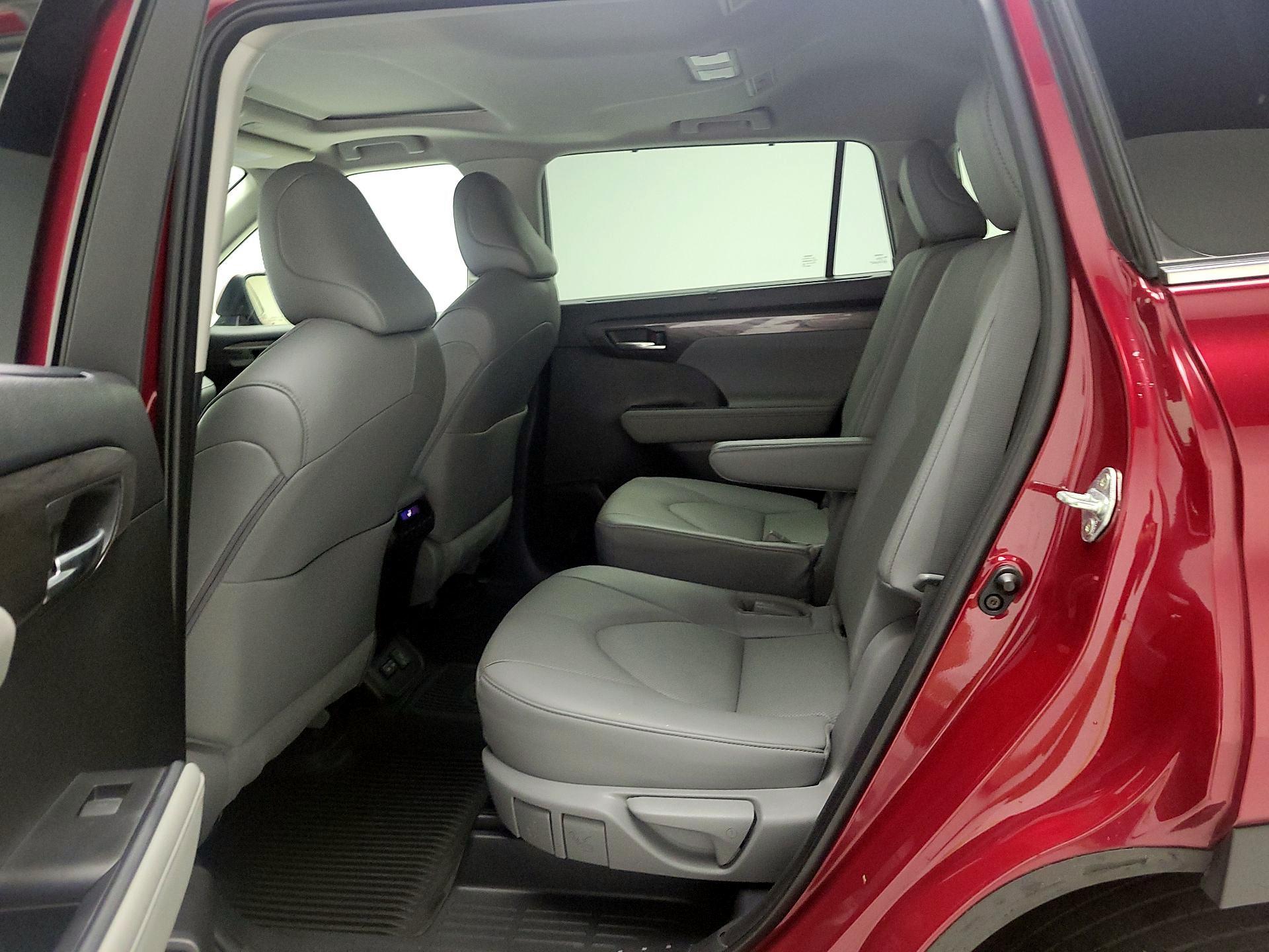 Thumbnail: 2023 Toyota Highlander - 19