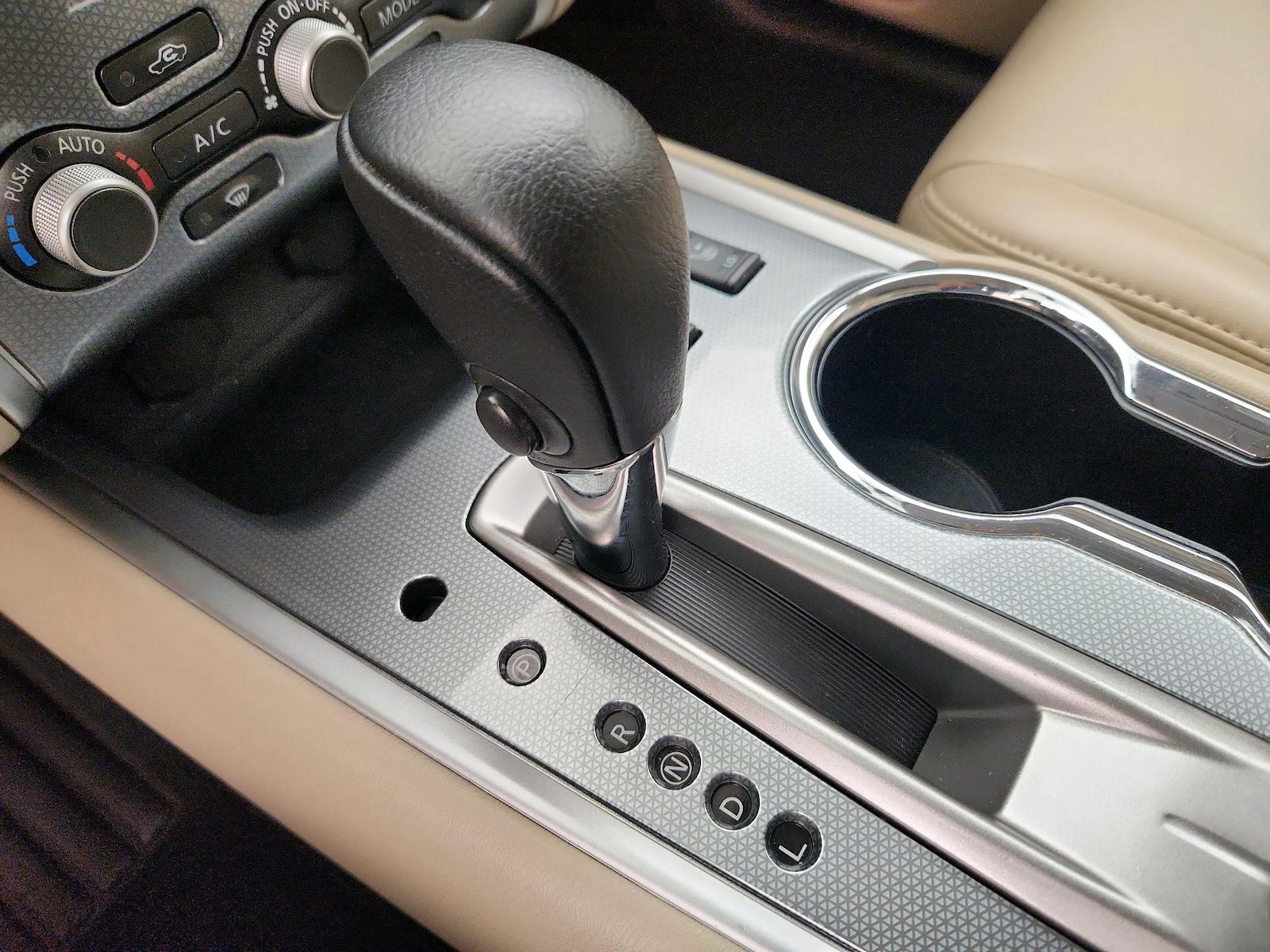 2017 Nissan Pathfinder SL - Photo 19