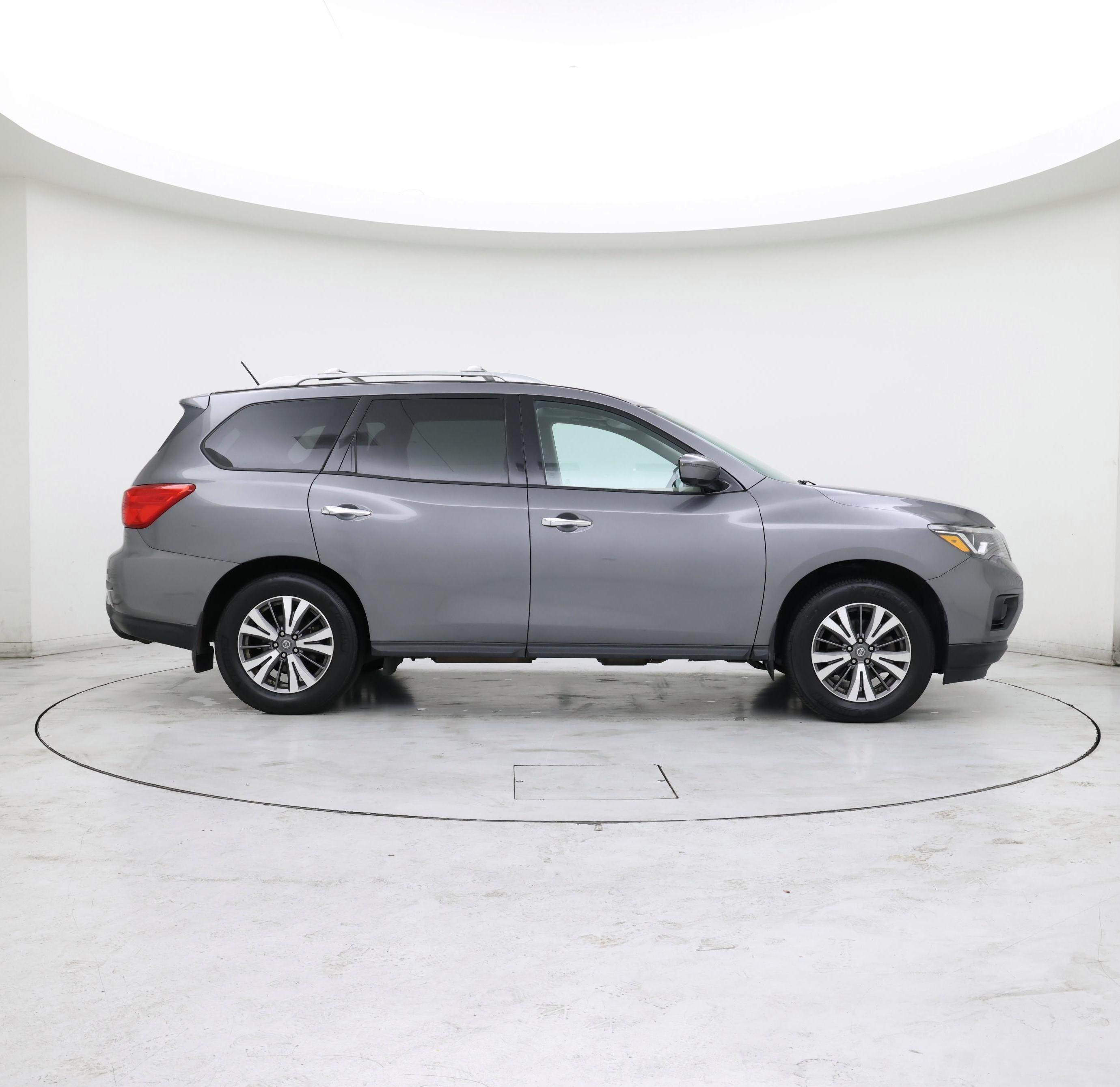 Thumbnail: 2017 Nissan Pathfinder - 7