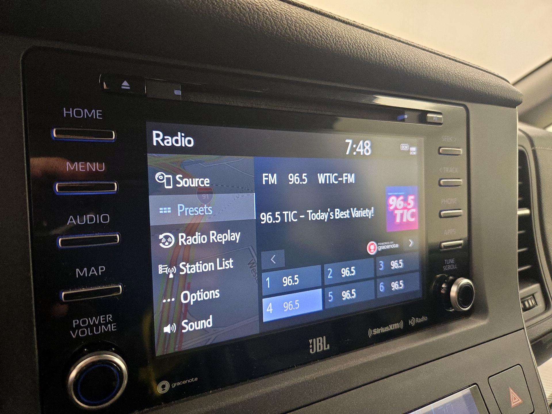 Thumbnail: 2019 Toyota Sienna - 14