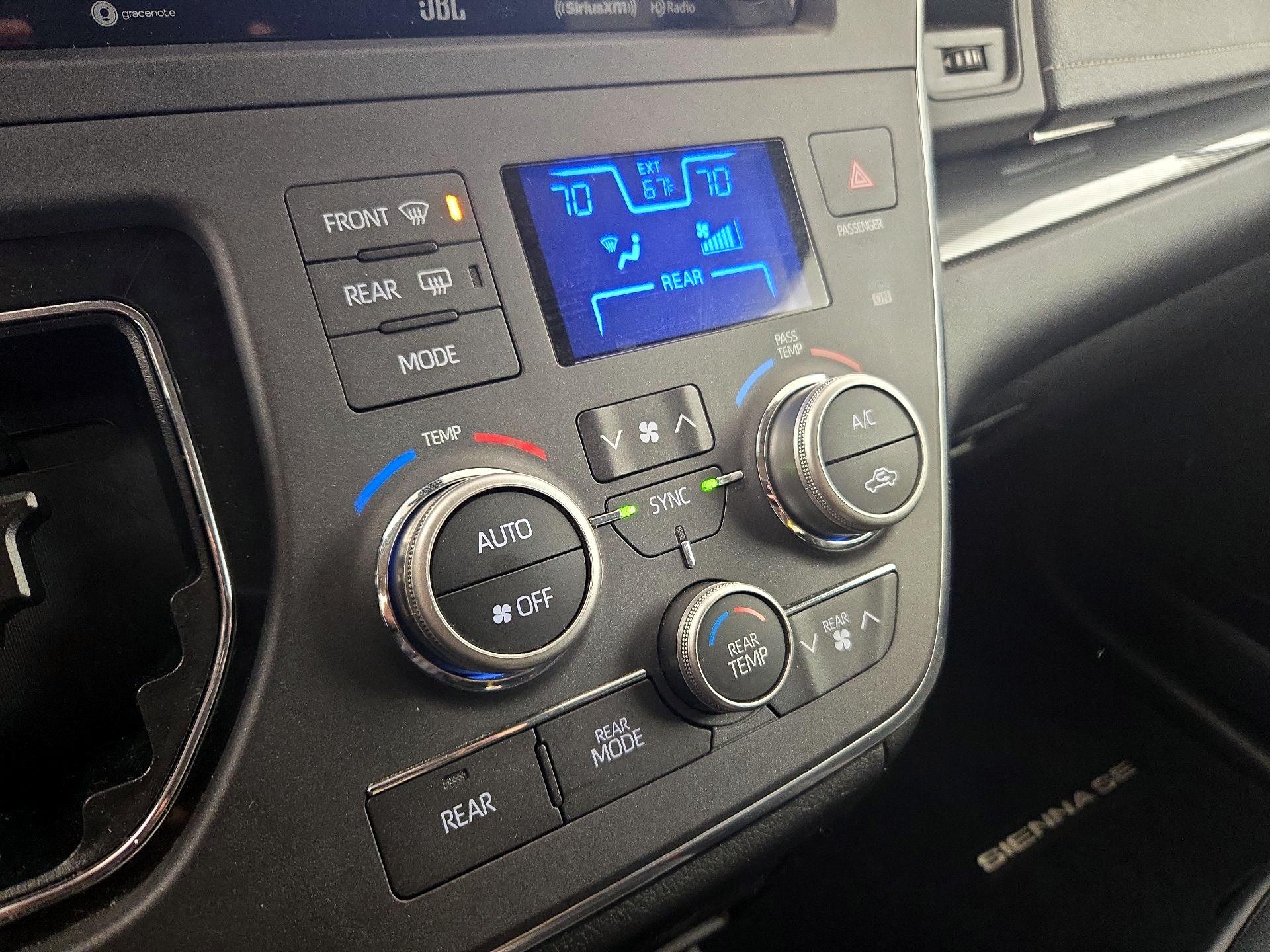 Thumbnail: 2019 Toyota Sienna - 15
