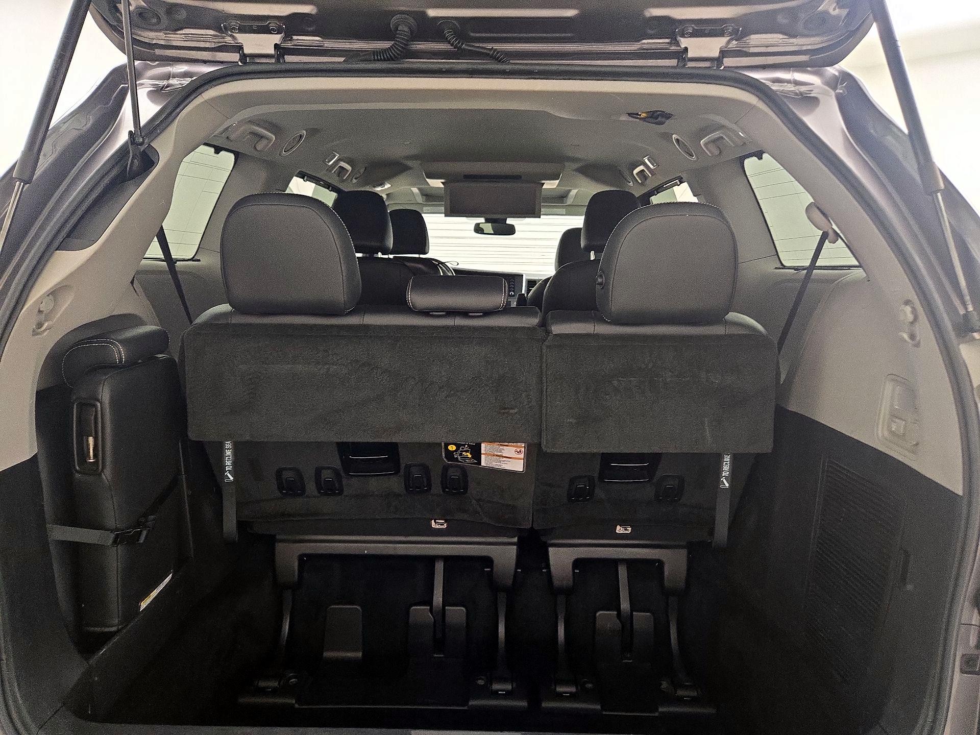 Thumbnail: 2019 Toyota Sienna - 17