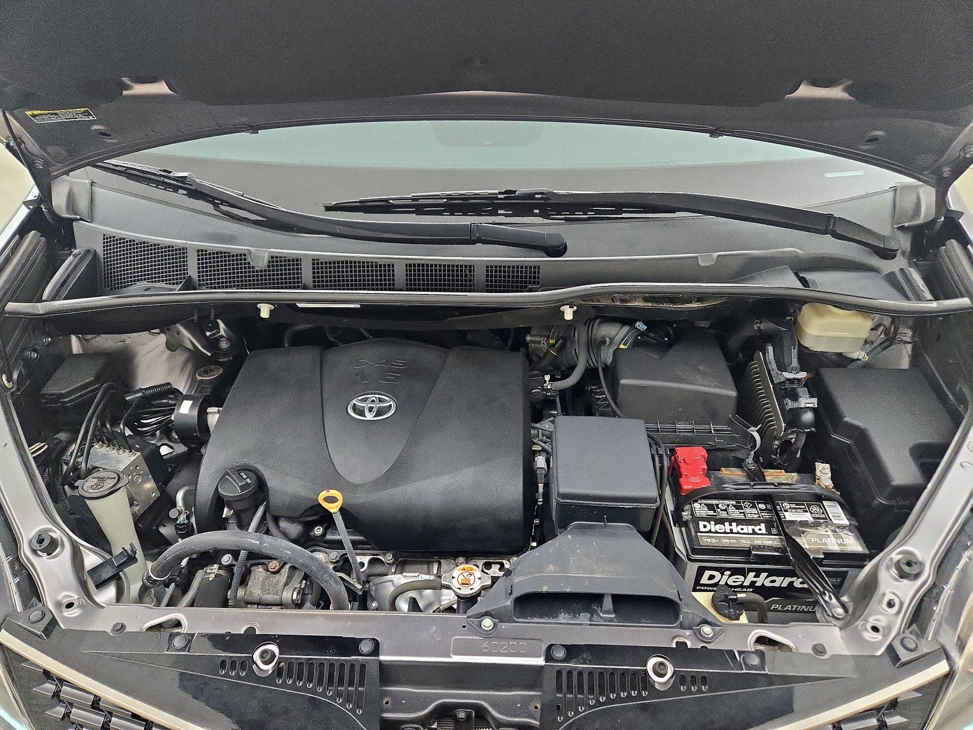 Thumbnail: 2019 Toyota Sienna - 18