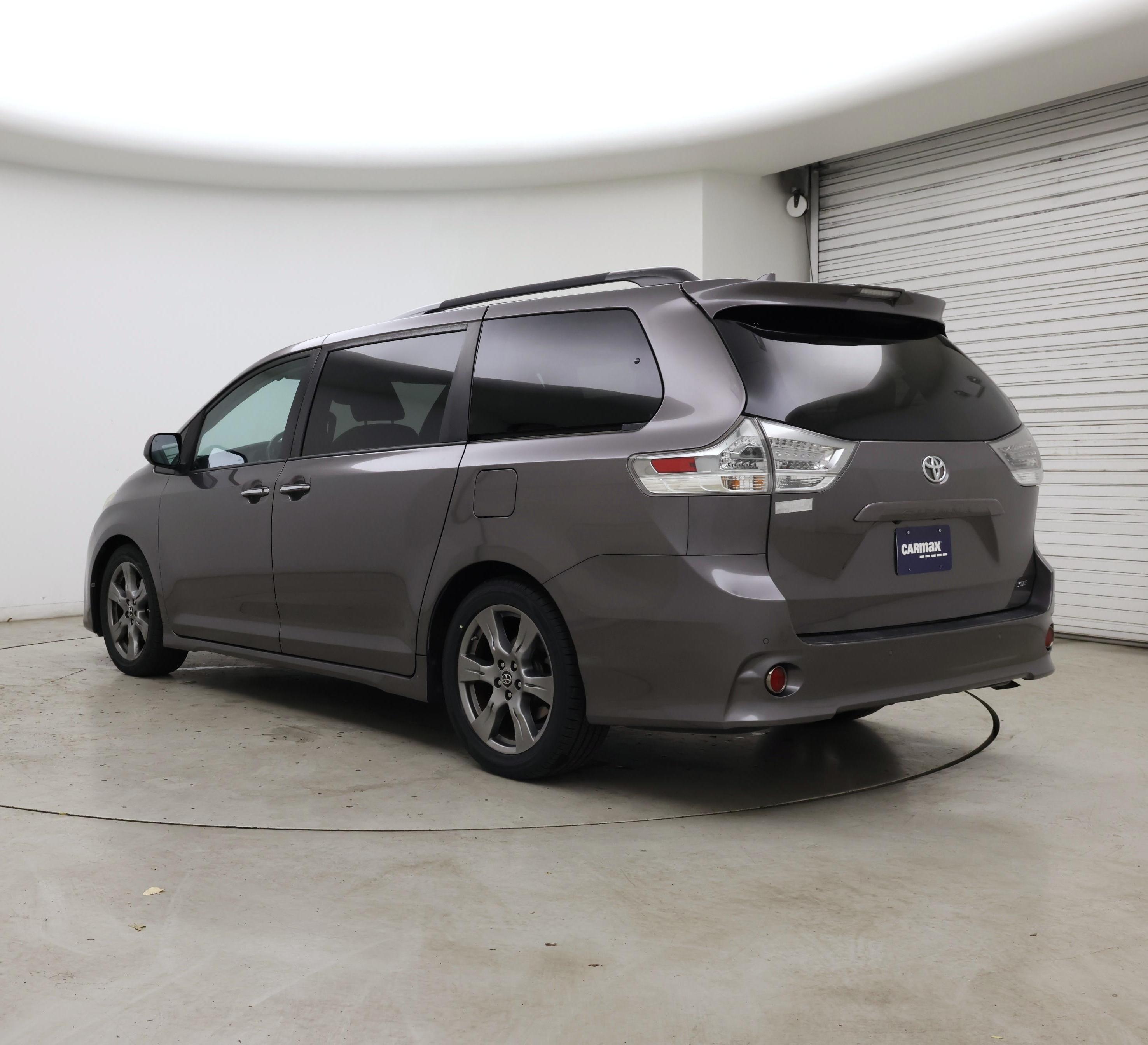 Thumbnail: 2019 Toyota Sienna - 2