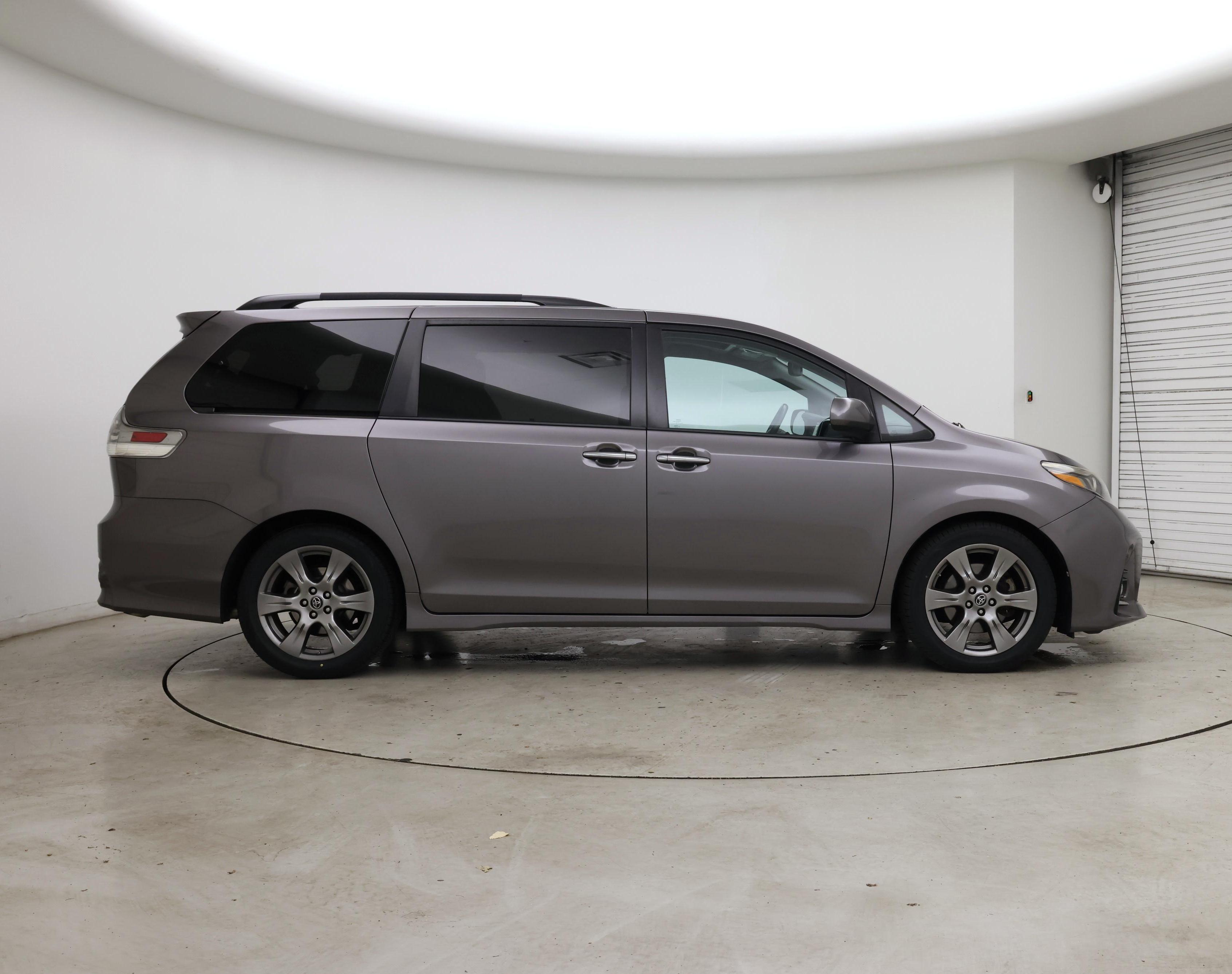 Thumbnail: 2019 Toyota Sienna - 7