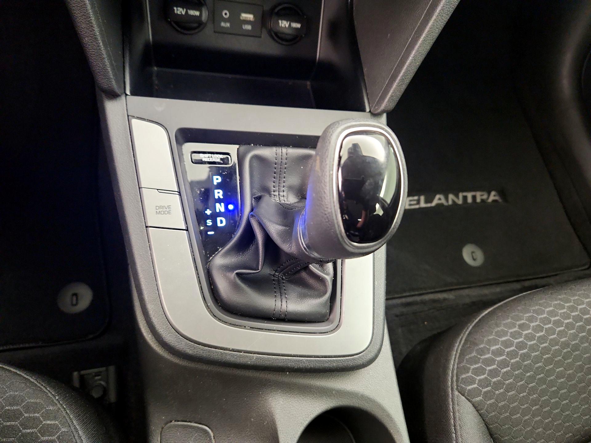 Thumbnail: 2020 Hyundai Elantra - 17