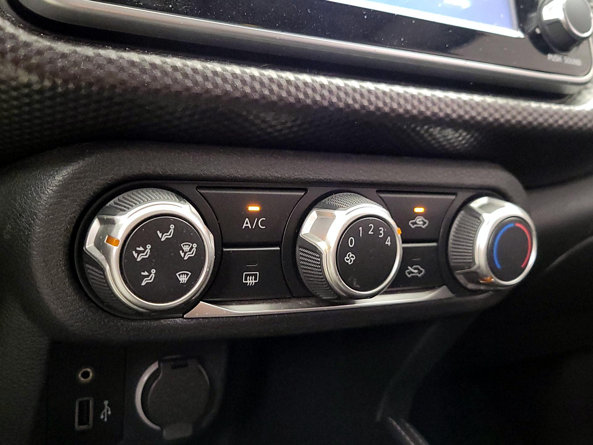 Thumbnail: 2018 Nissan Kicks - 16