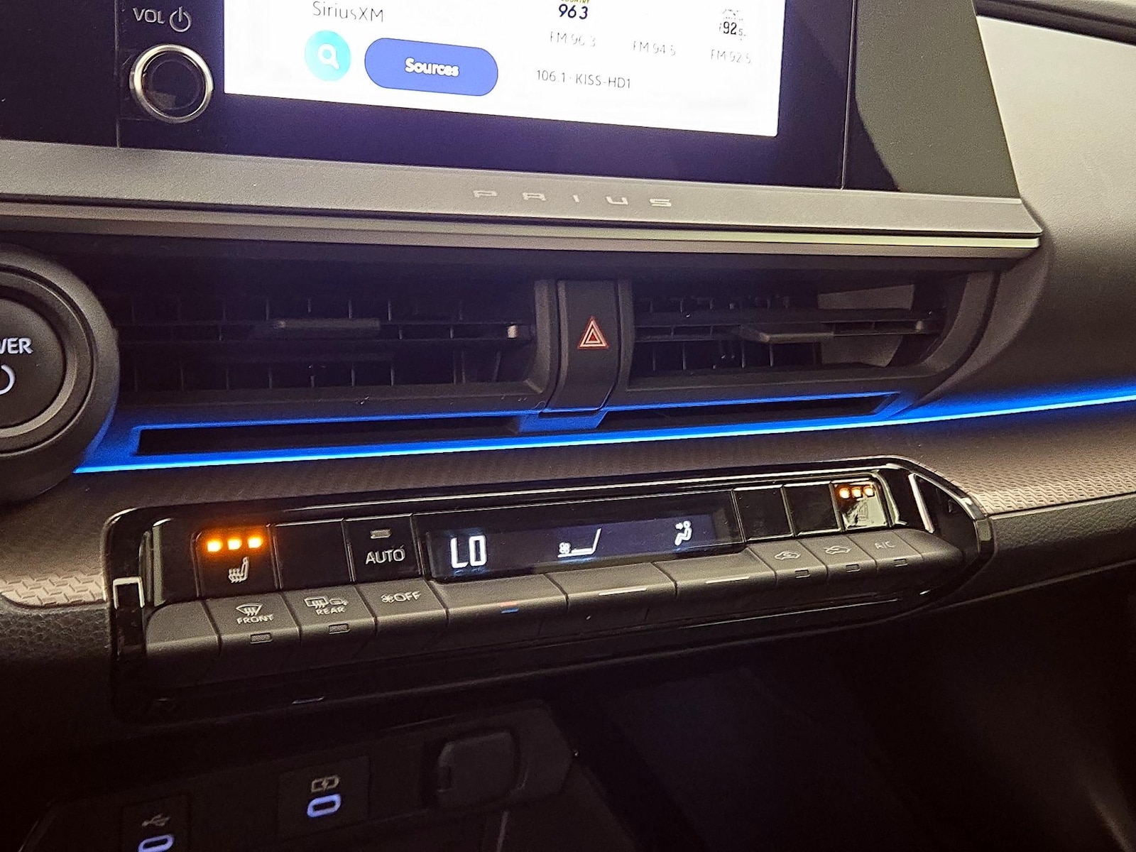 2023 Toyota Prius XLE - Photo 17