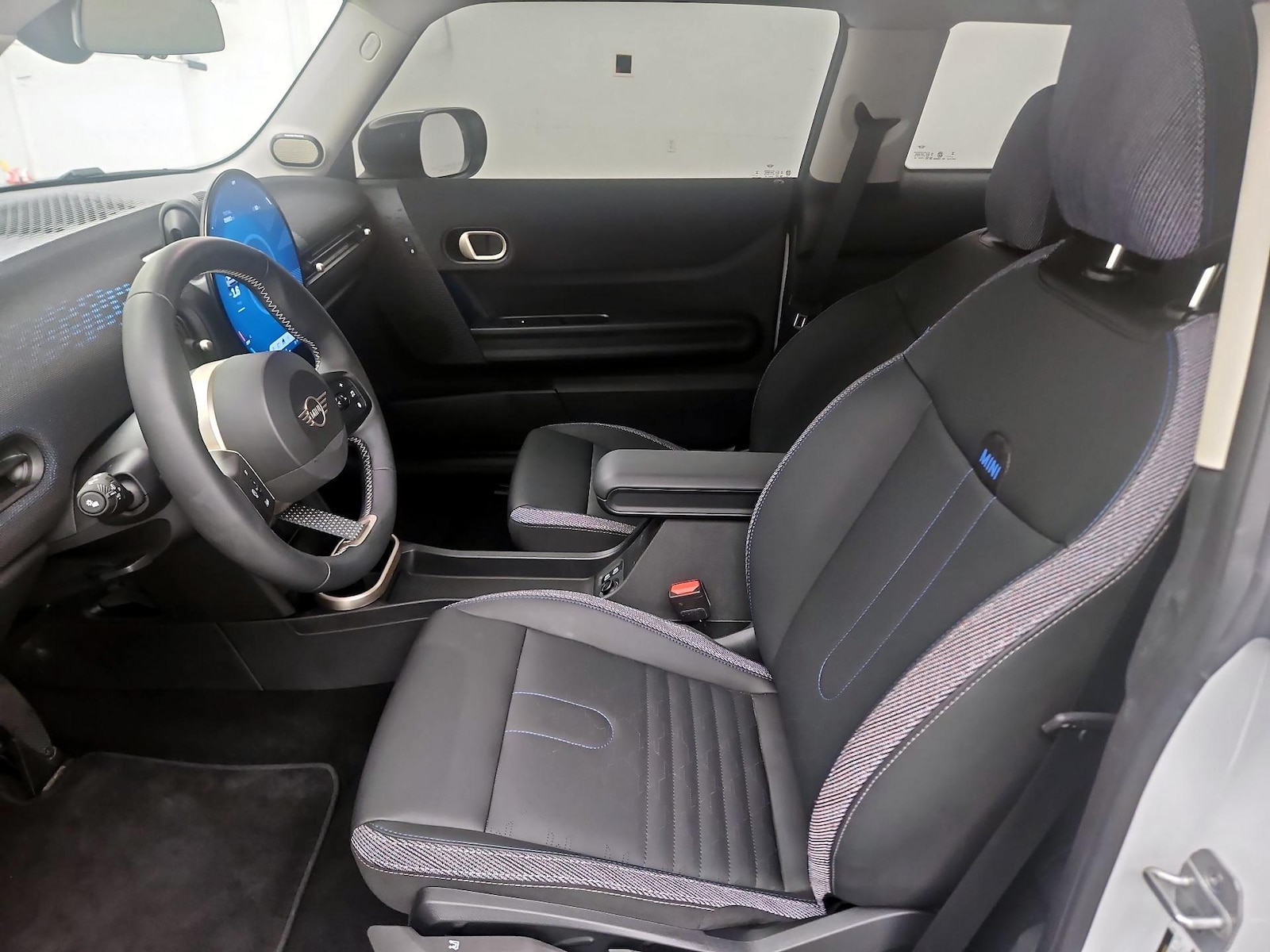 2025 MINI Hardtop 2 Door Base - Photo 10