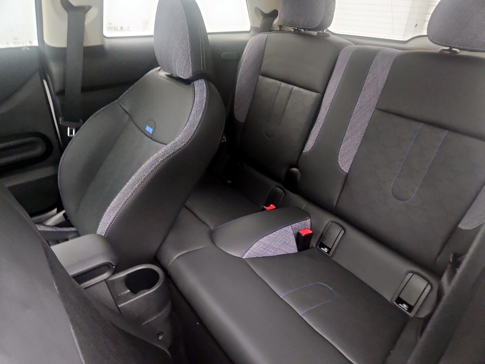 2025 MINI Hardtop 2 Door Base - Photo 18